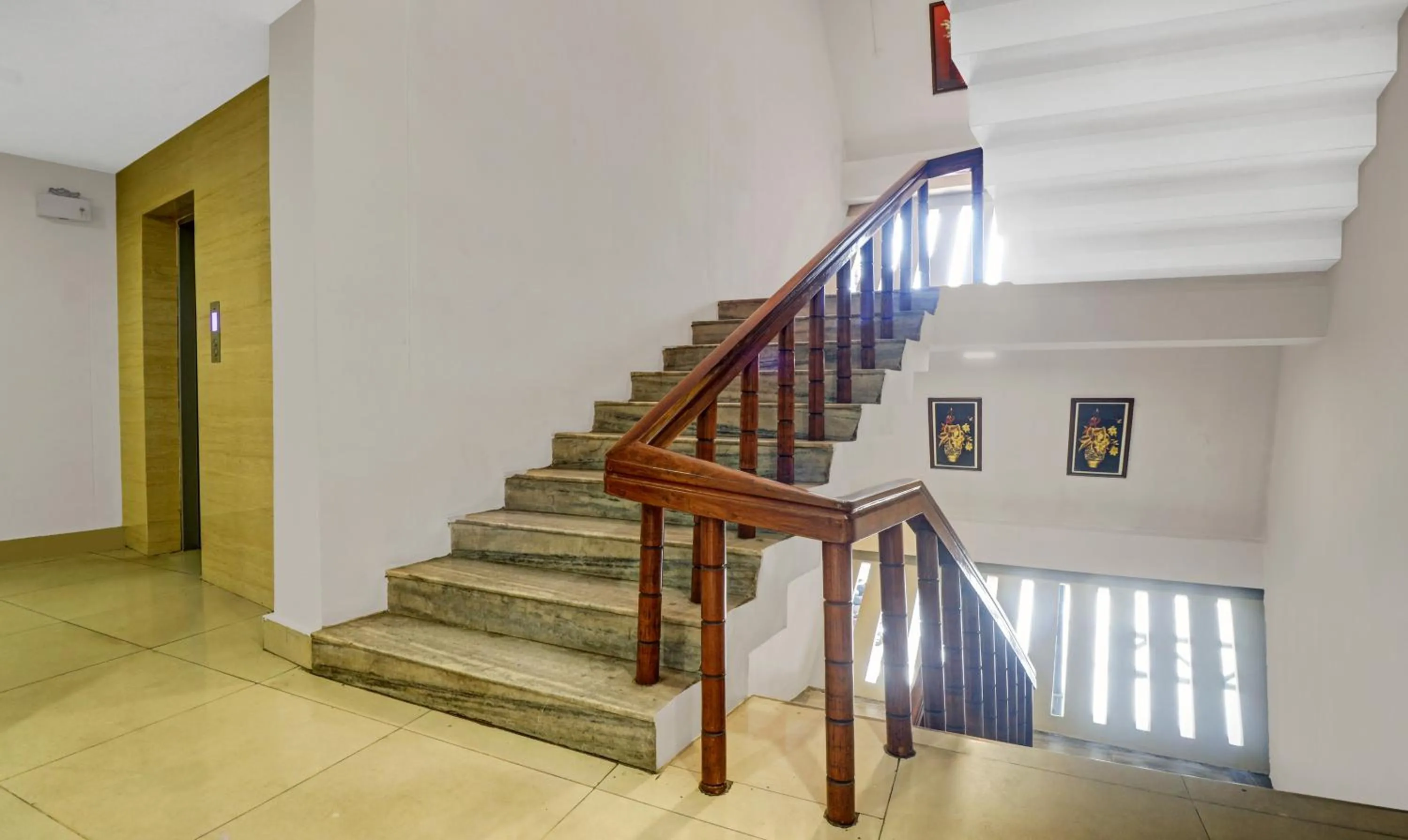 Lobby or reception in Treebo Darwesh Residency - 500m from Railway Station