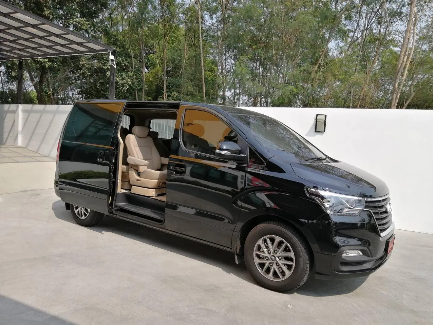 shuttle in Port Canary Airport Hotel