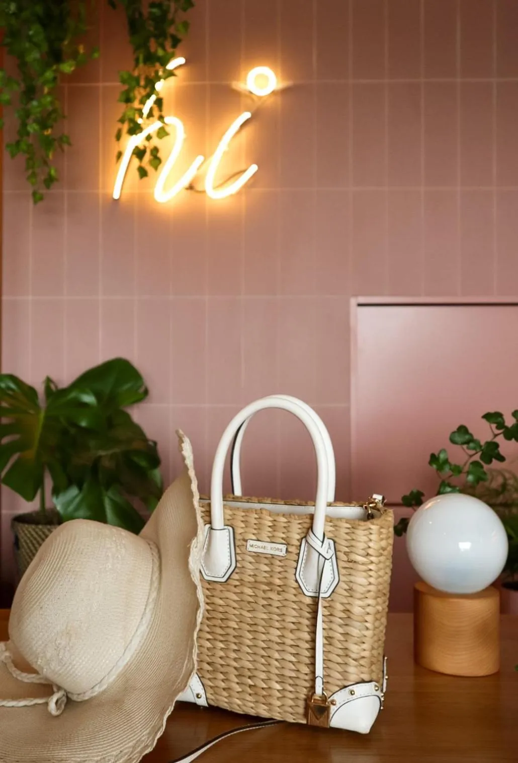 Property logo or sign in Hi Hotel Gdansk Airport