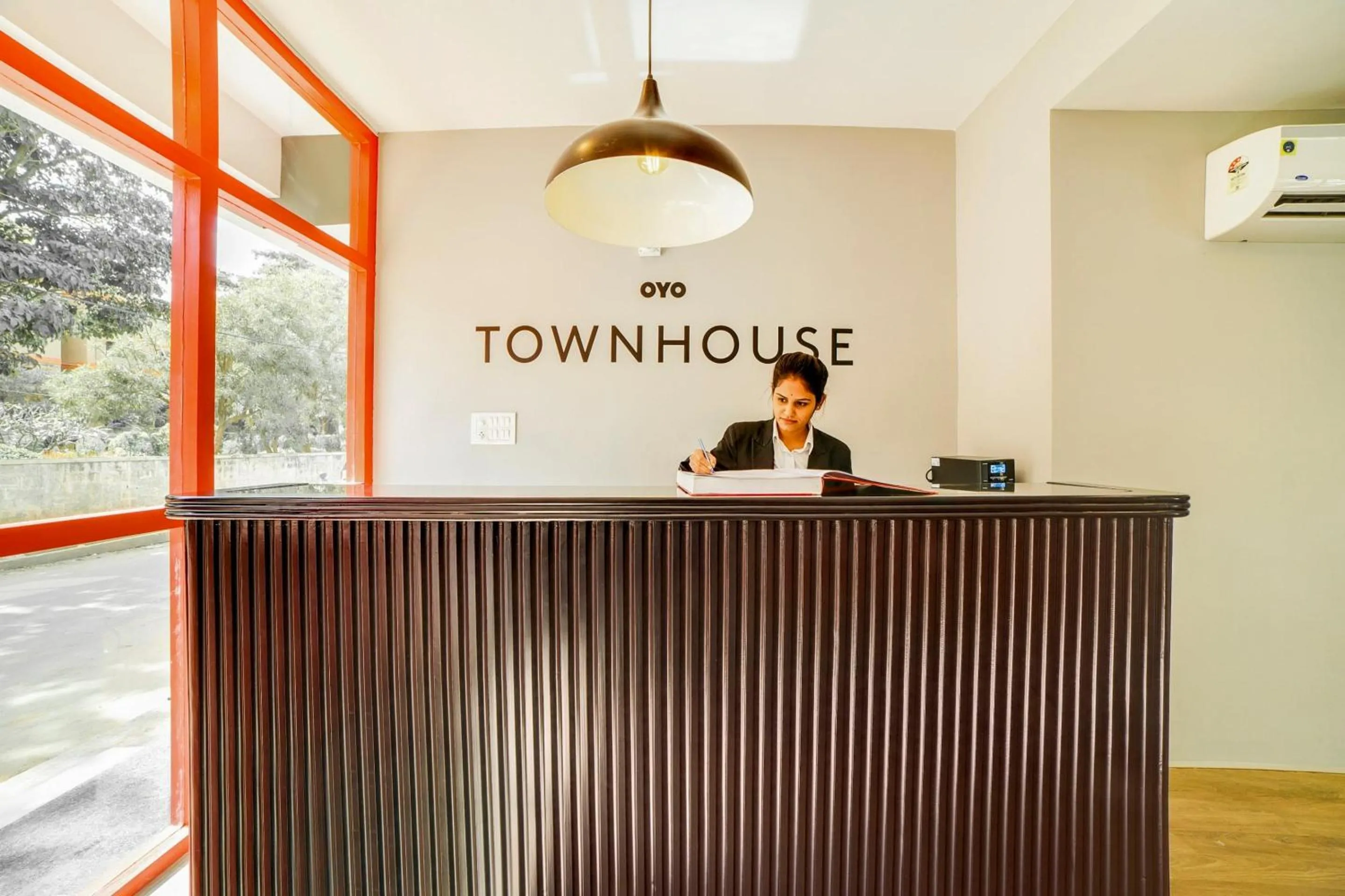 Lobby or reception in Townhouse Sarvar Hospitality Near Ascendas Park Square Mall