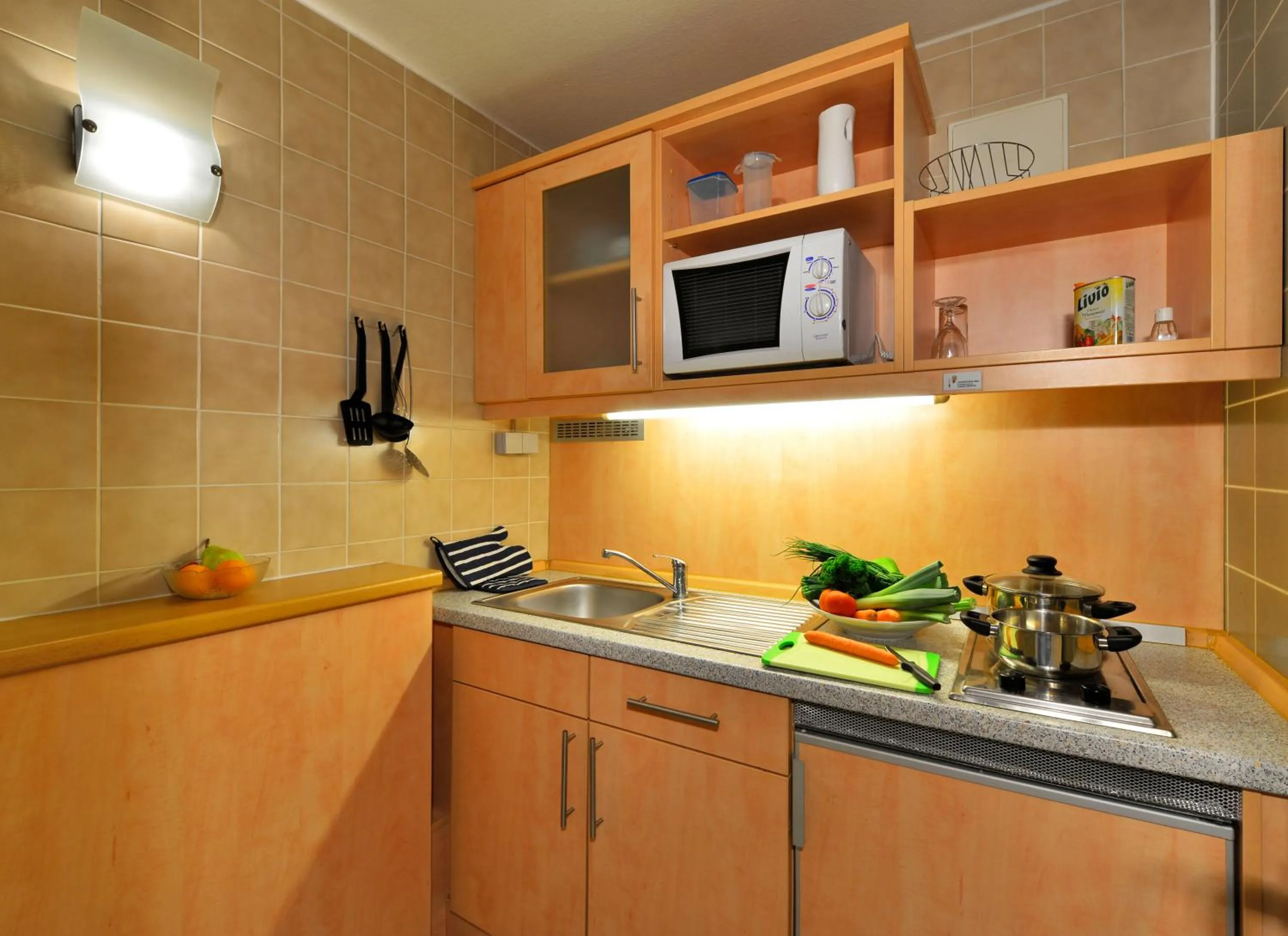 Kitchen or kitchenette in PLAZA INN Leonberg