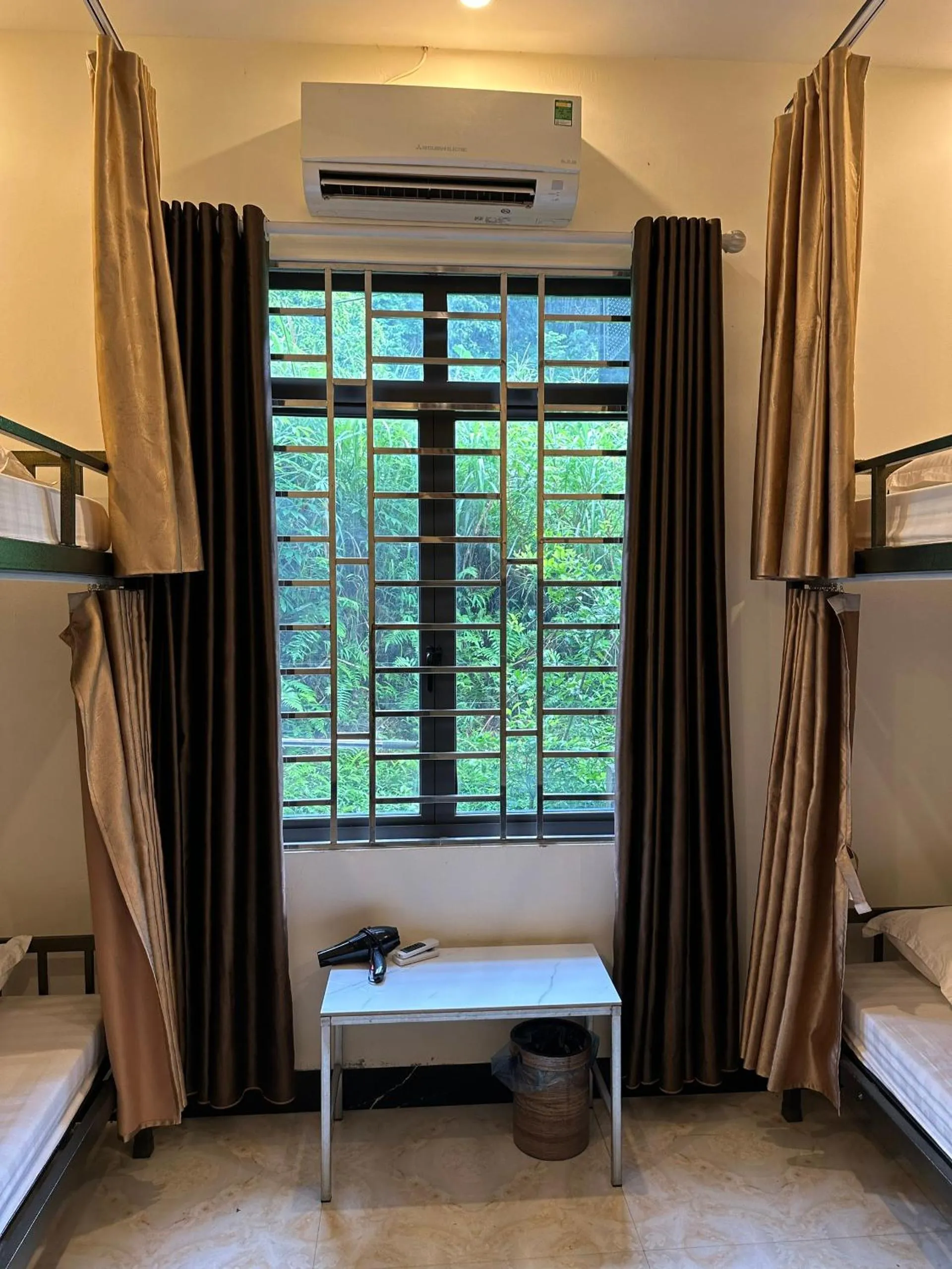 View (from property/room), Bed in Ha Giang Ali Hostel