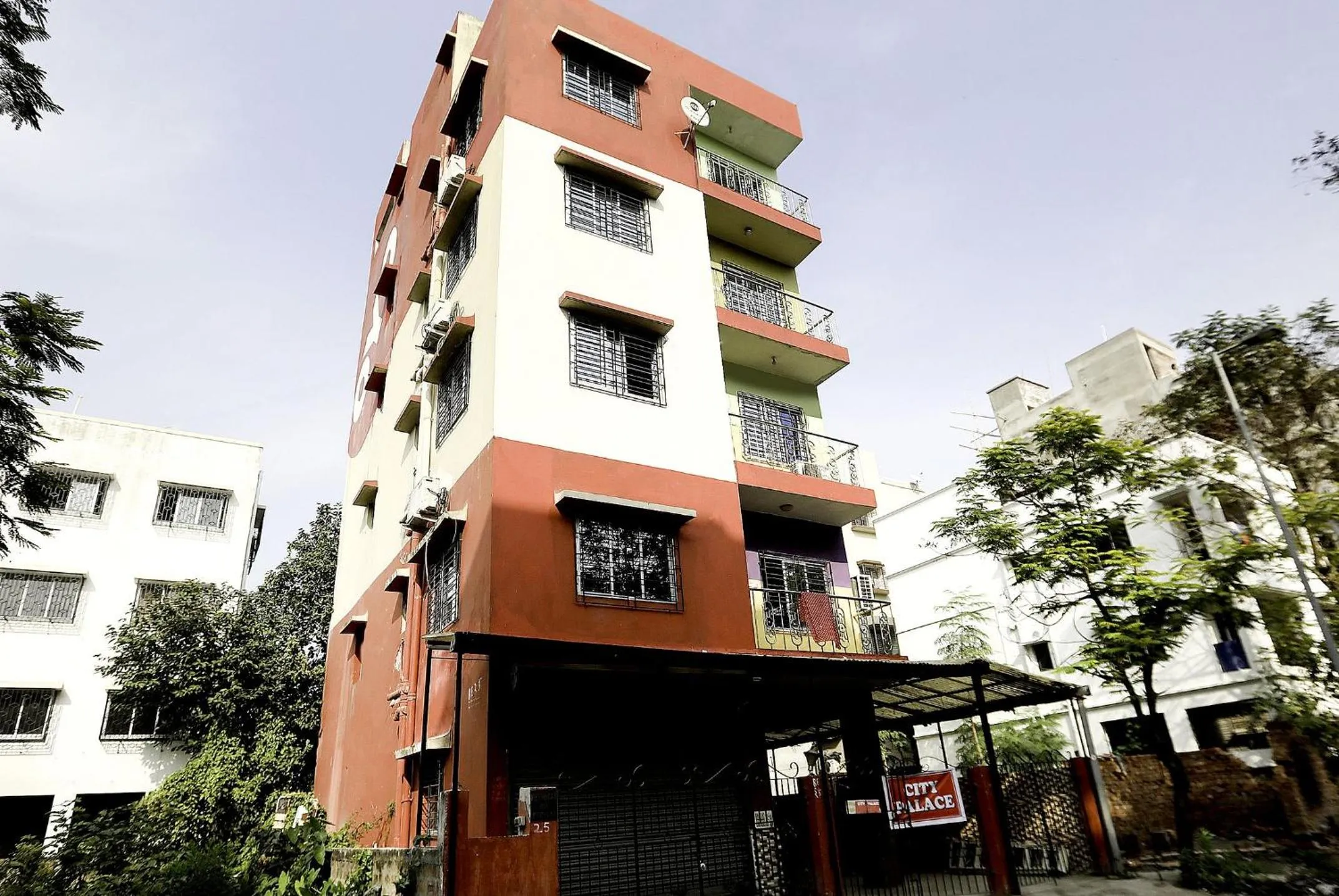 Facade/entrance in Hotel O City Palace