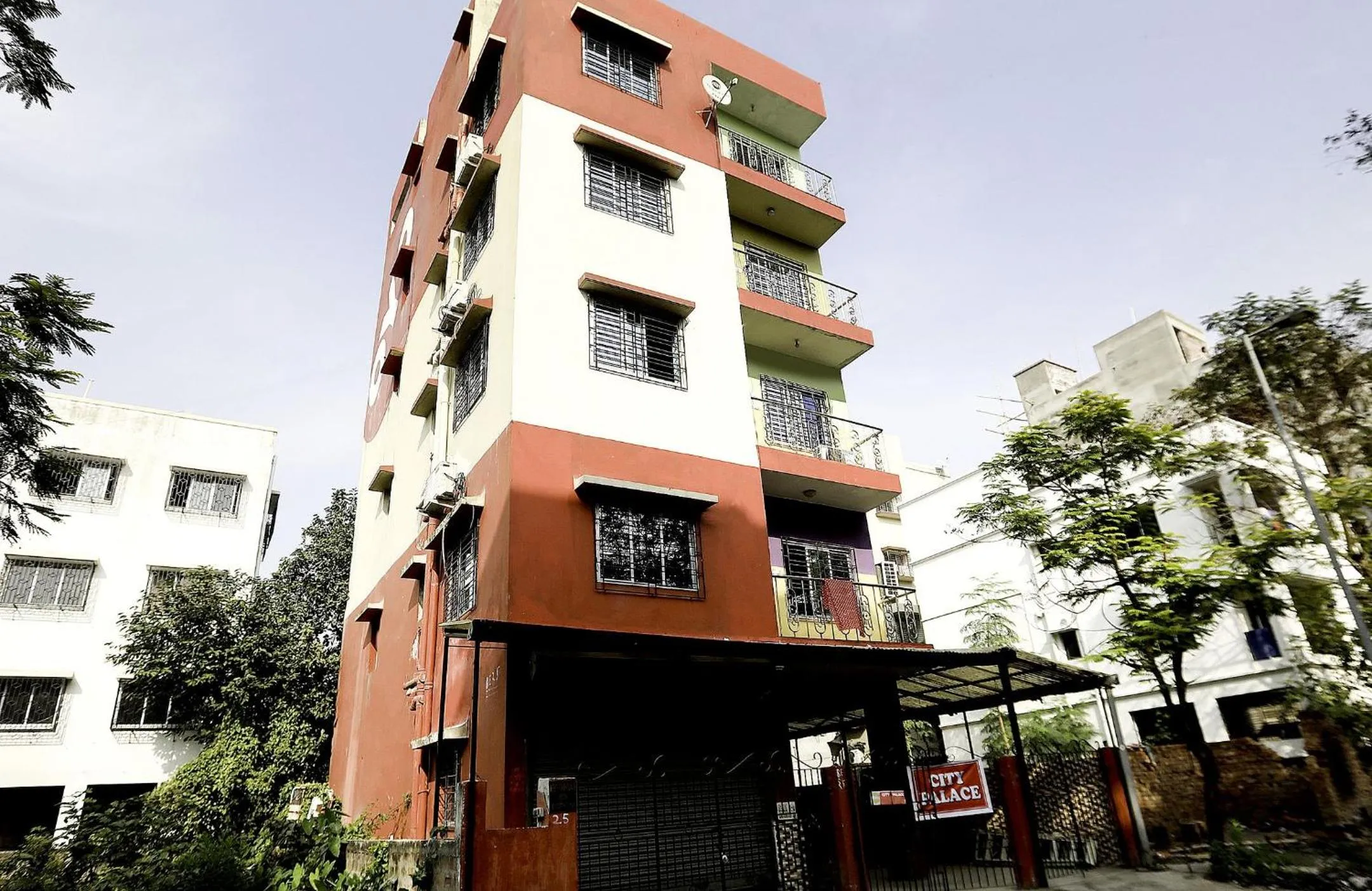 Facade/entrance in Hotel O City Palace