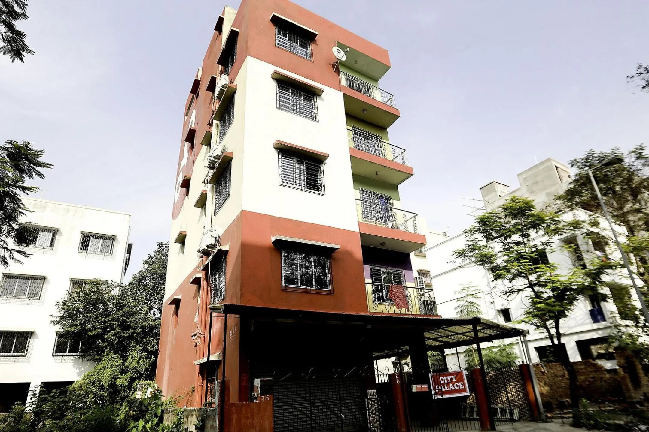 Facade/entrance in Hotel O City Palace