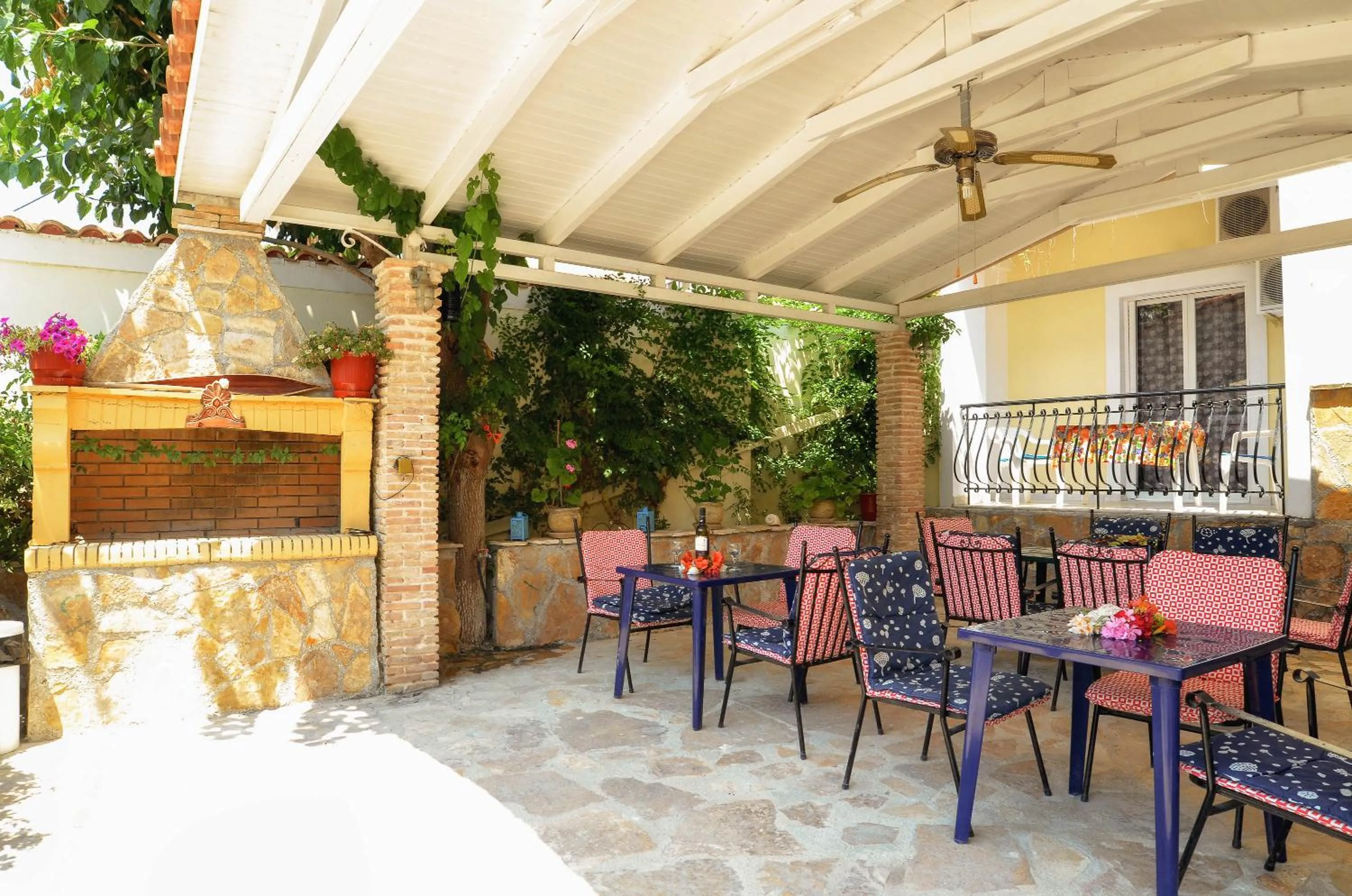 Patio in Ni-Mar Studios & Apartments