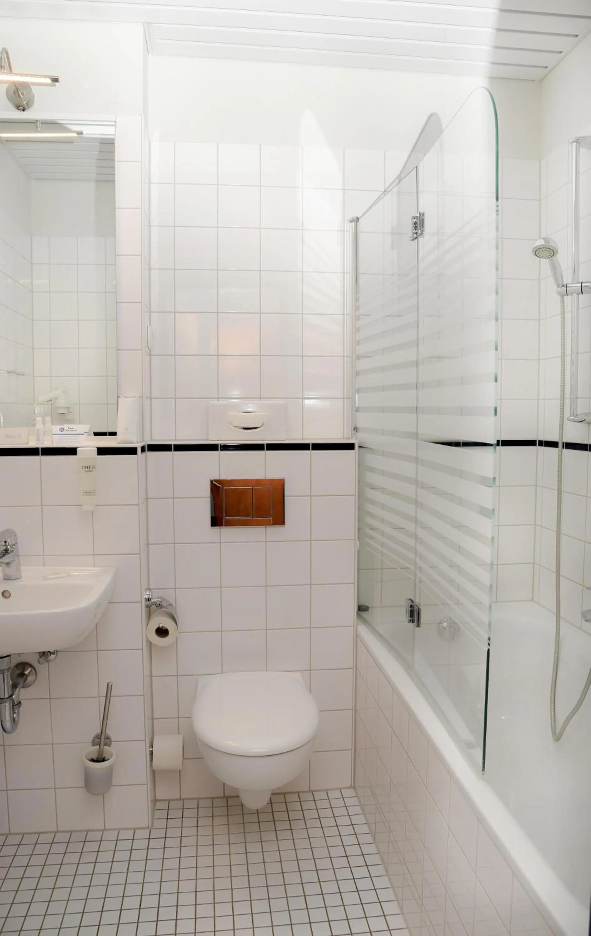 Bathroom in Best Western Comfort Business Hotel Düsseldorf-Neuss
