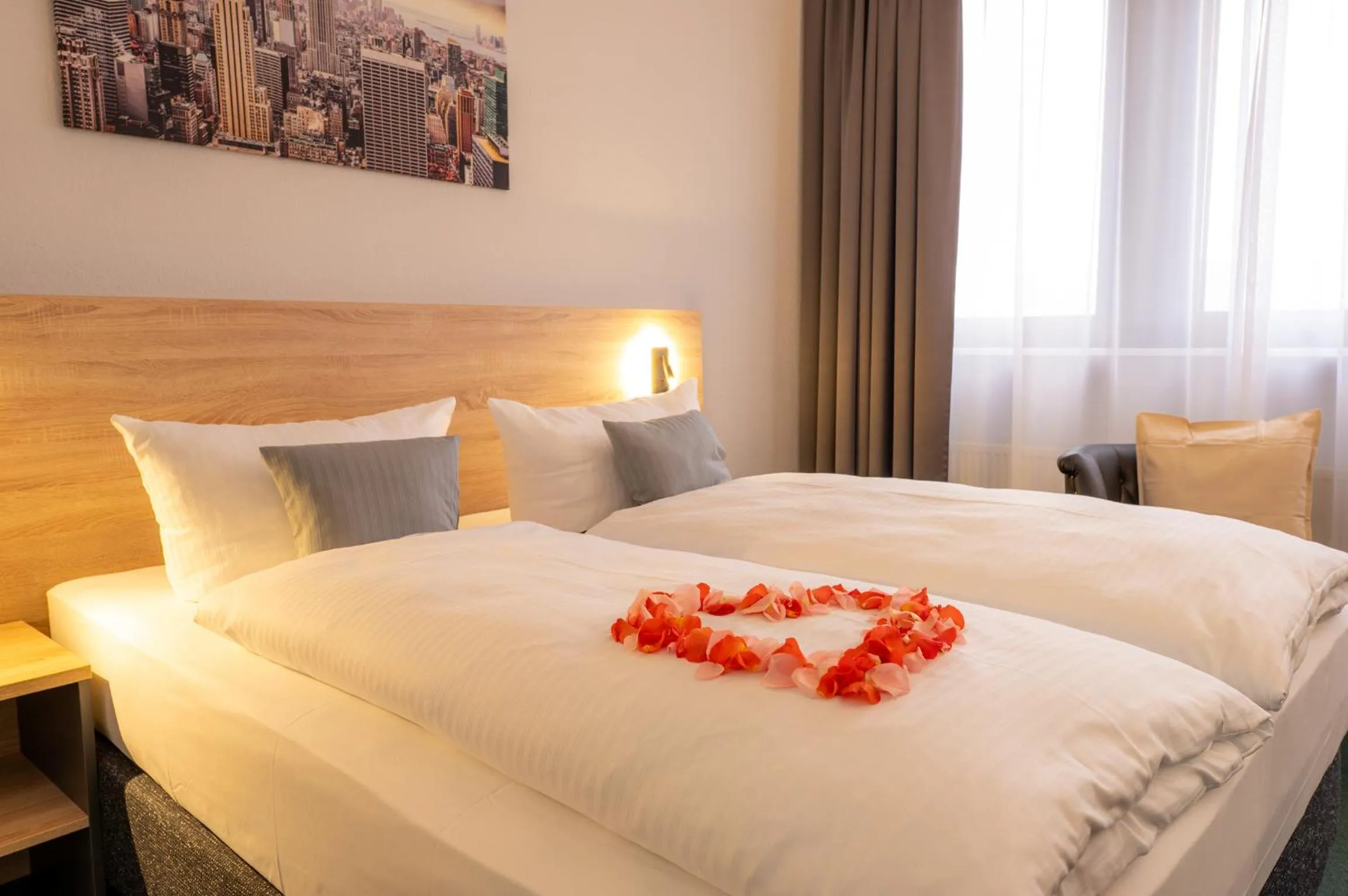 Living room, Bed in Best Western Comfort Business Hotel Düsseldorf-Neuss