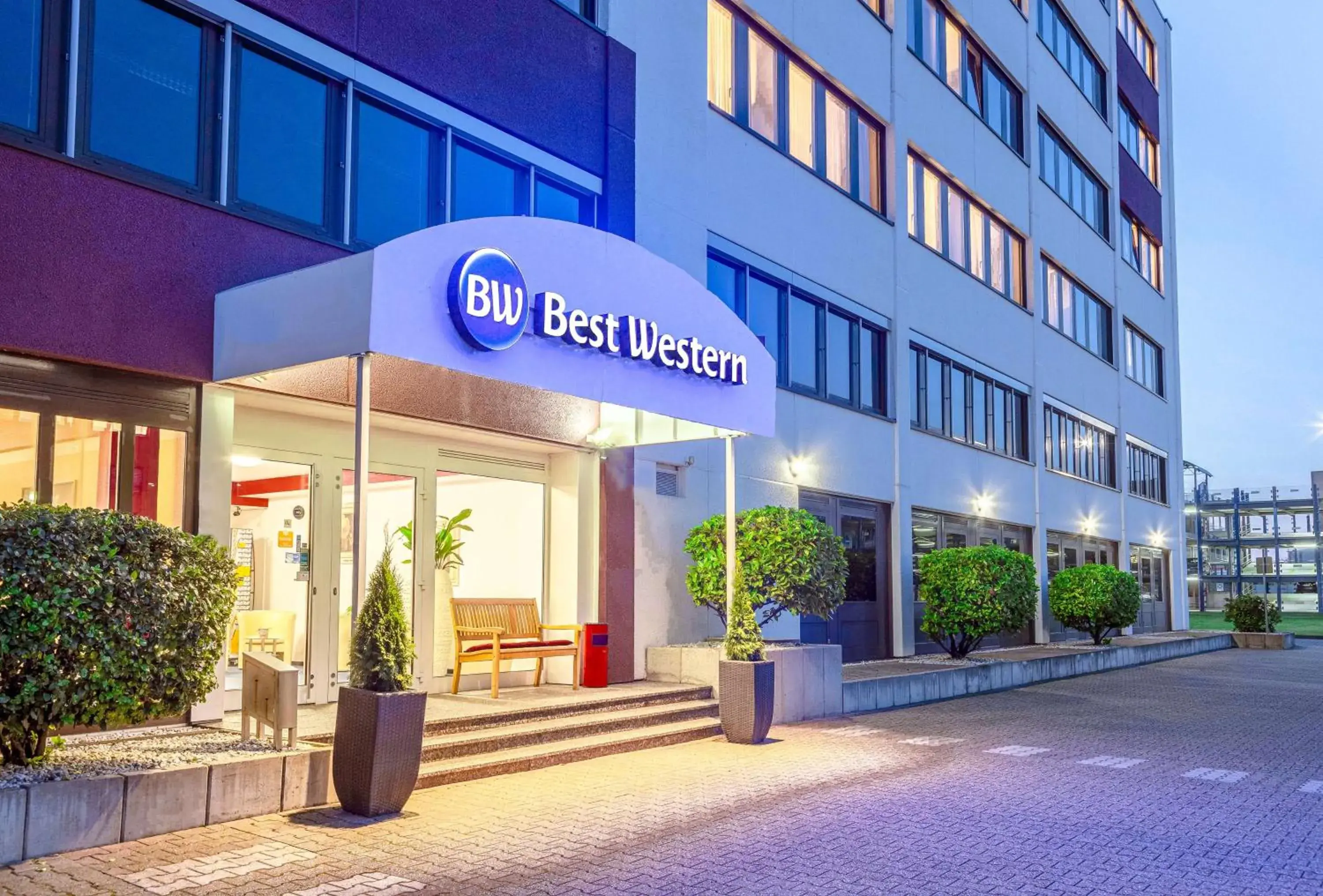 Property building in Best Western Comfort Business Hotel Düsseldorf-Neuss Property building in Best Western Comfort Business Hotel Düsseldorf-Neuss