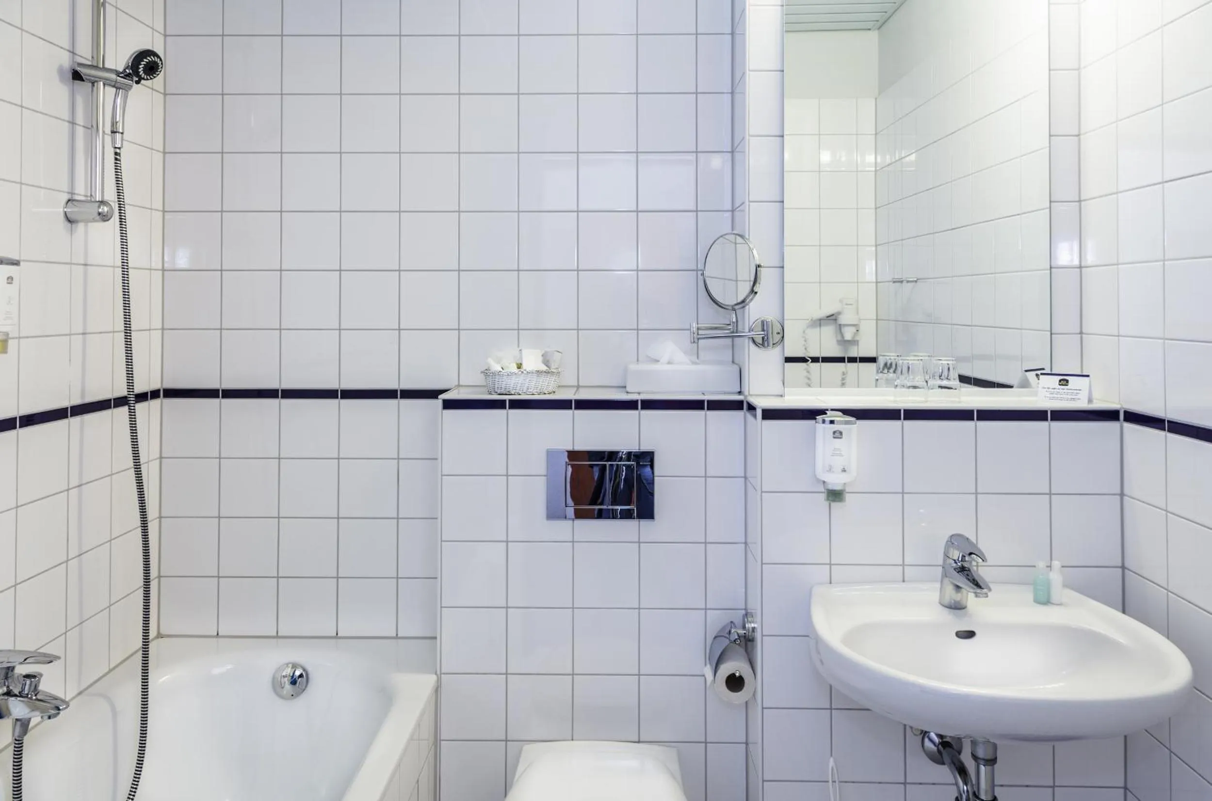 Bathroom in Best Western Comfort Business Hotel Düsseldorf-Neuss