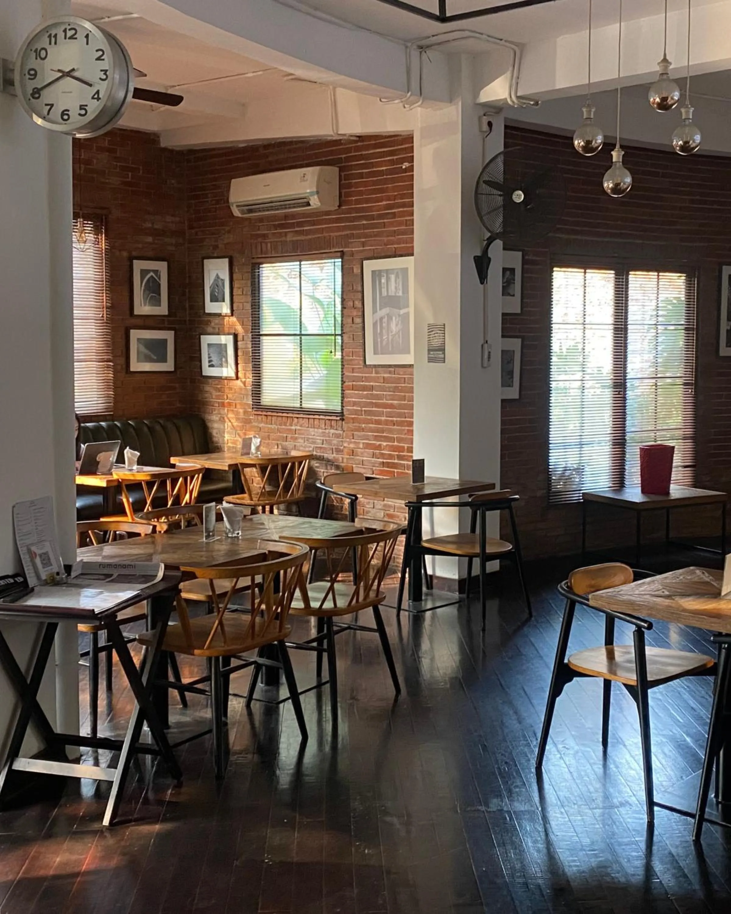 Restaurant/places to eat in Rumanami Residence