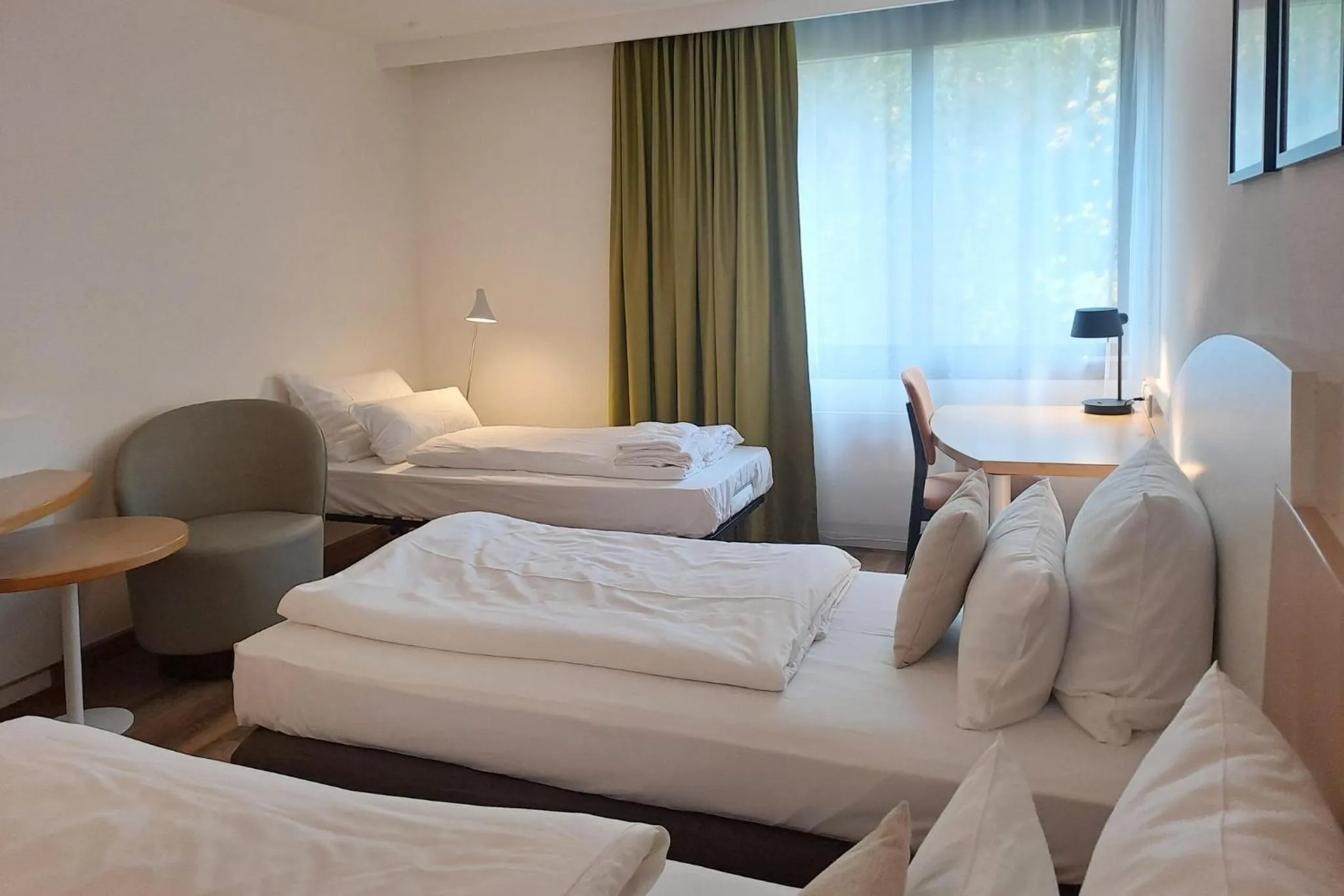 Photo of the whole room, Bed in Garner Hotel Erlangen Süd by IHG