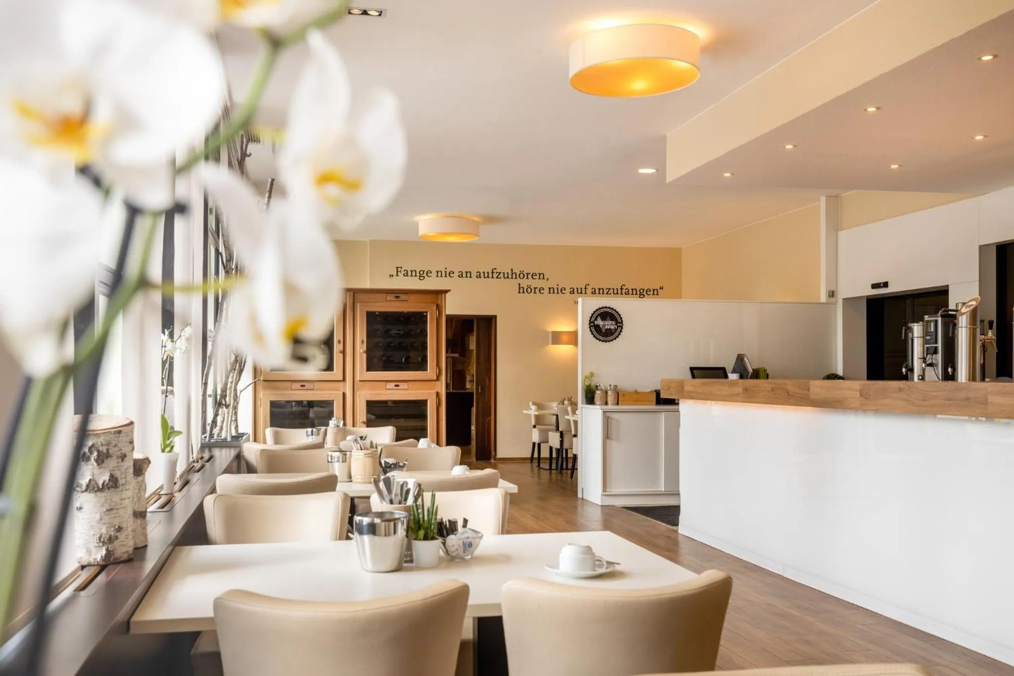 Restaurant/places to eat in Garner Hotel Erlangen Süd by IHG