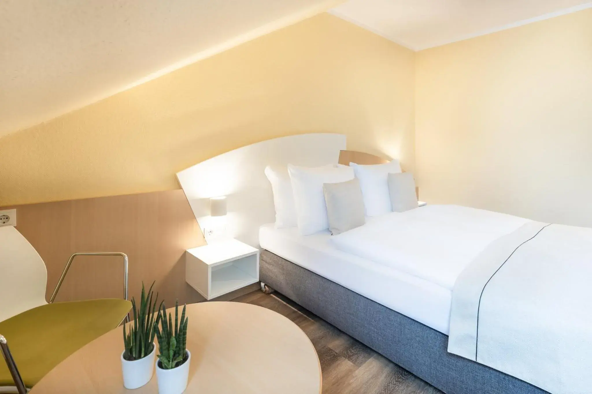 Photo of the whole room, Bed in Garner Hotel Erlangen Süd by IHG Photo of the whole room, Bed in Garner Hotel Erlangen Süd by IHG