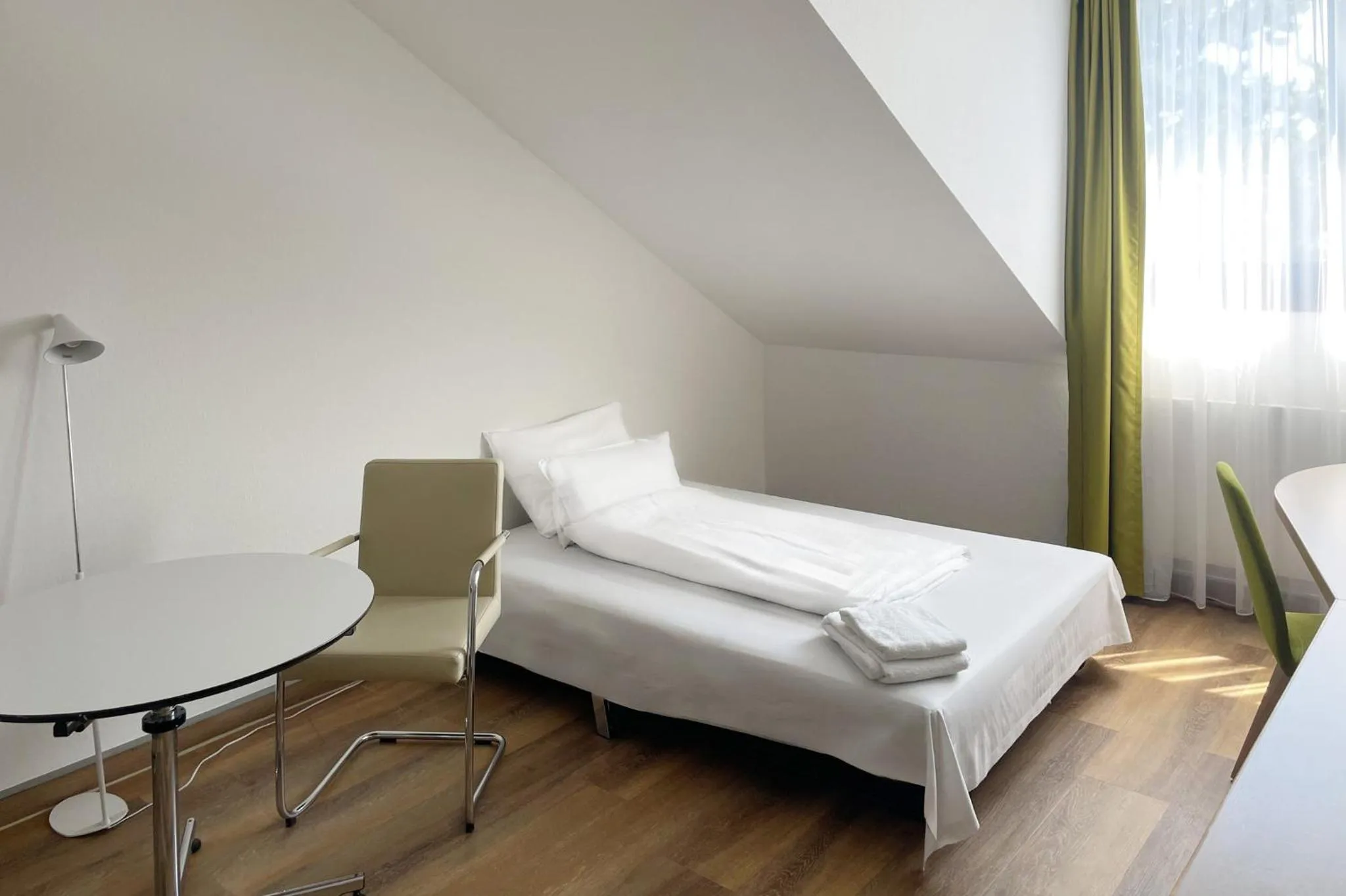 Photo of the whole room, Bed in Garner Hotel Erlangen Süd by IHG