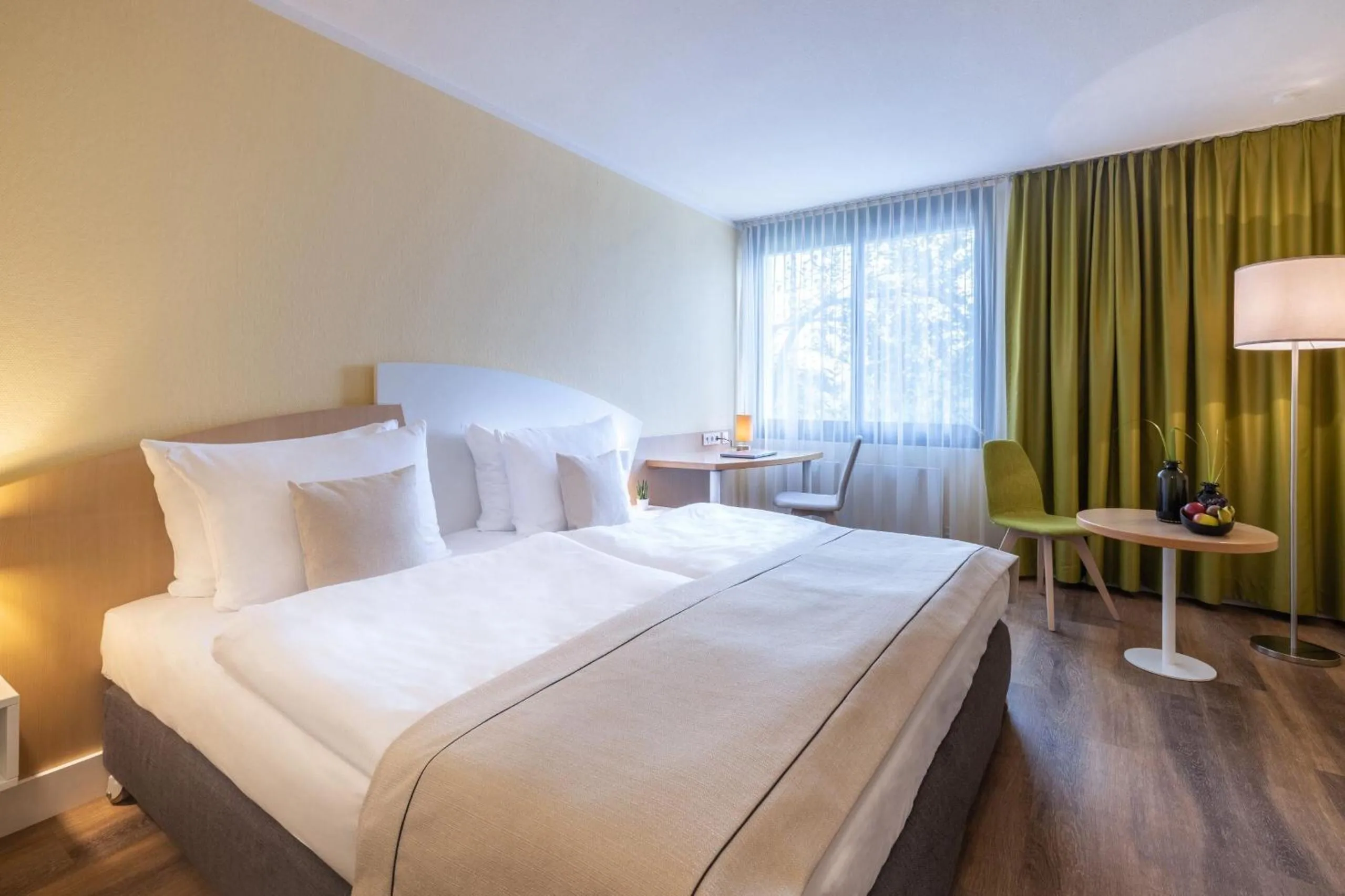 Photo of the whole room, Bed in Garner Hotel Erlangen Süd by IHG