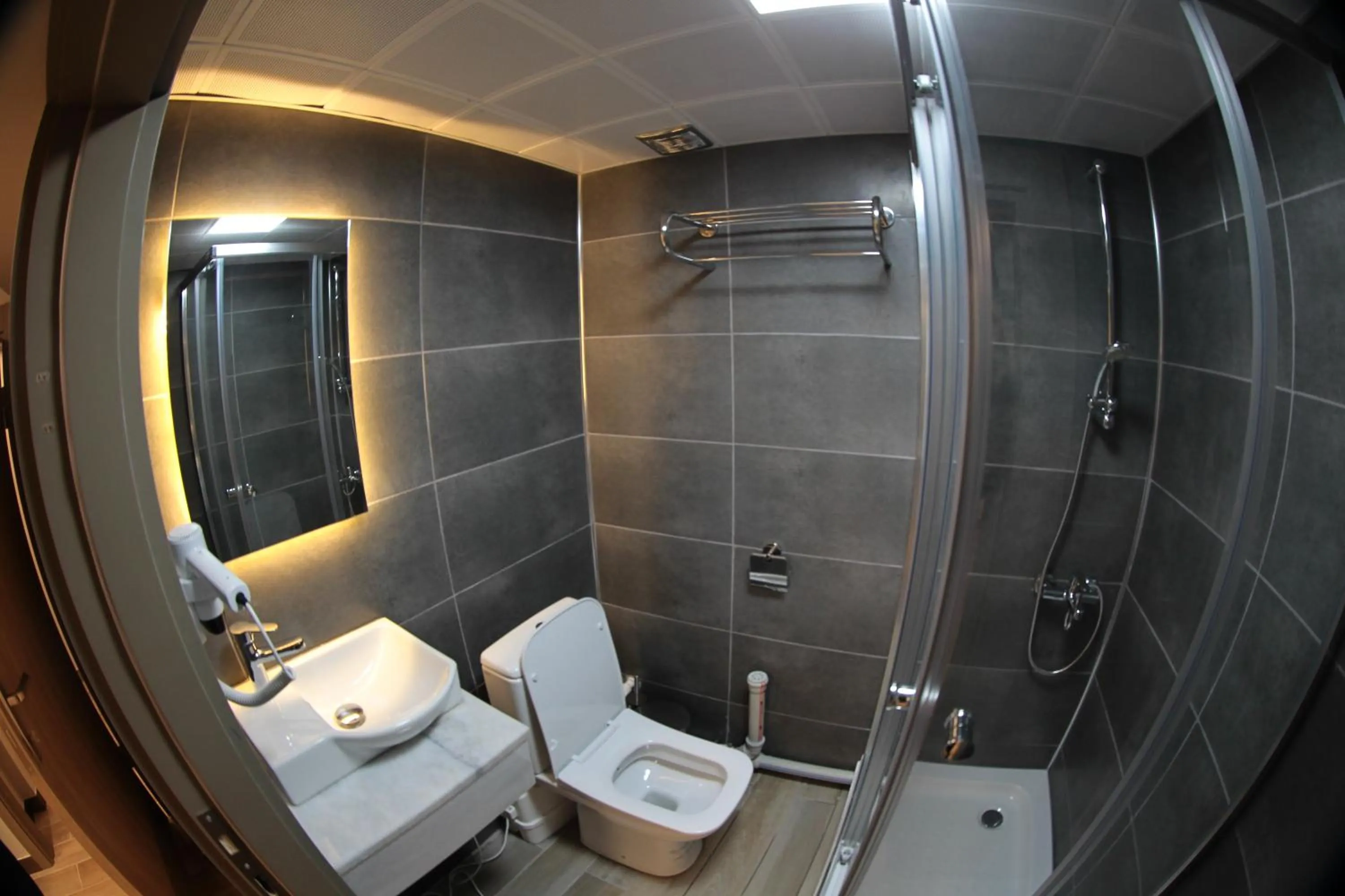 Shower in X-NELLYİ HOTEL