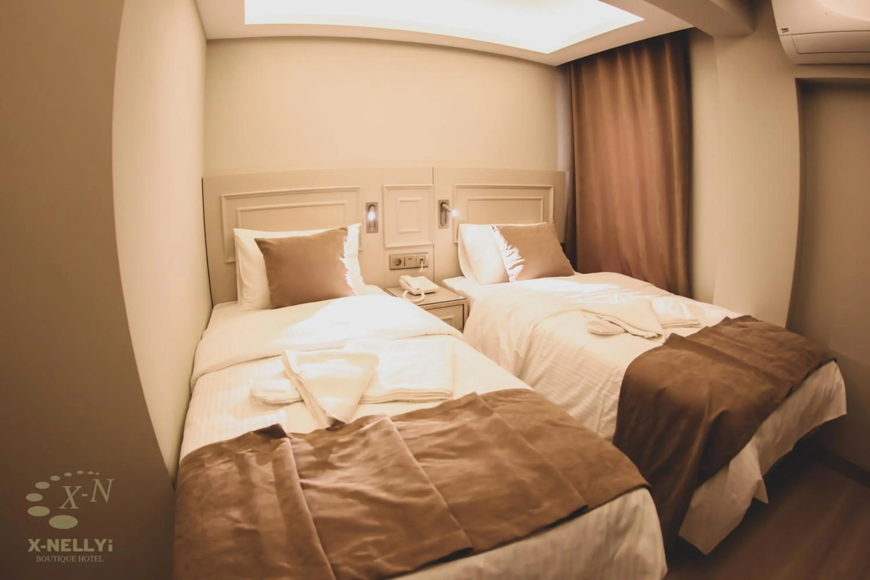 Bed in X-NELLYİ HOTEL