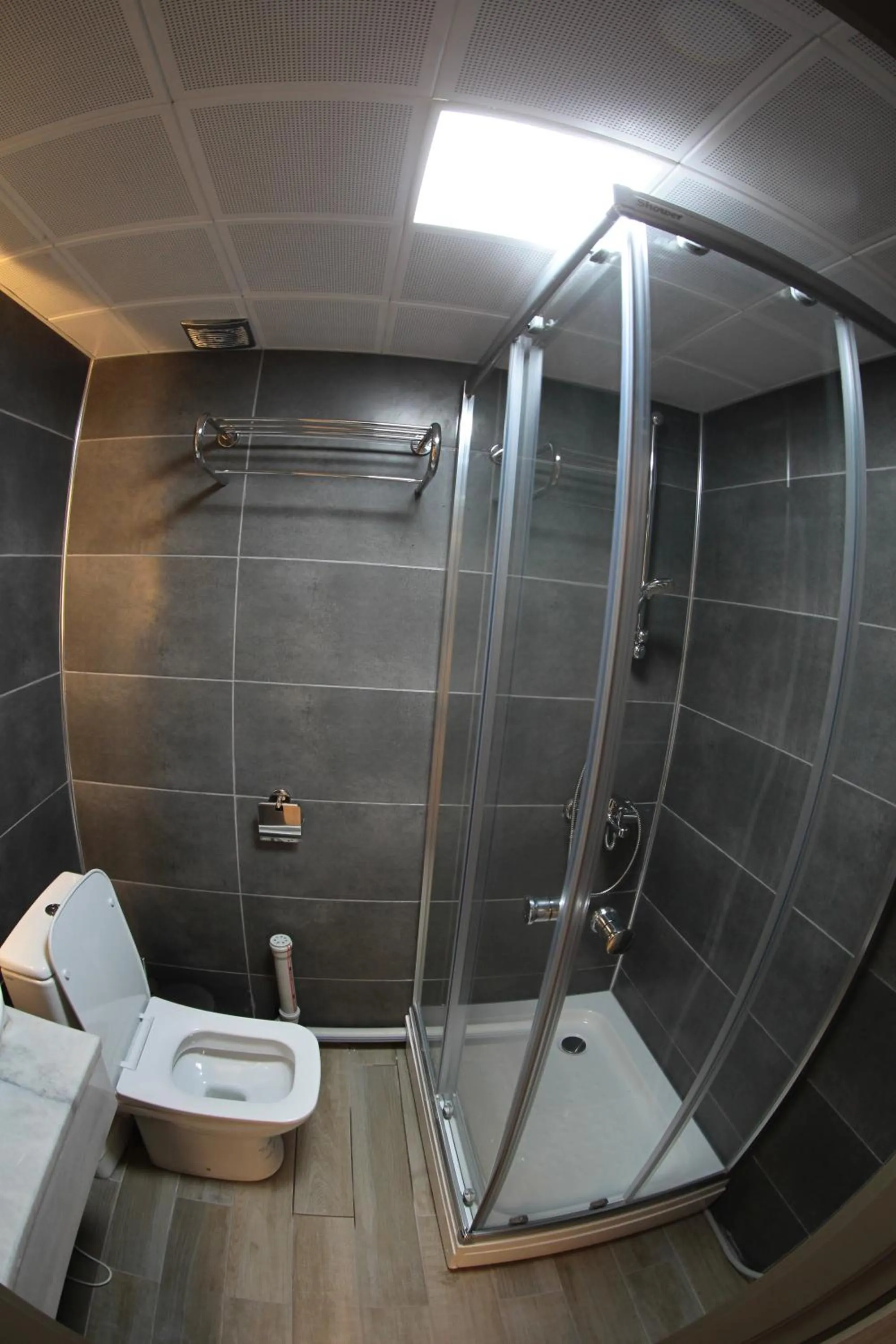 Shower in X-NELLYİ HOTEL