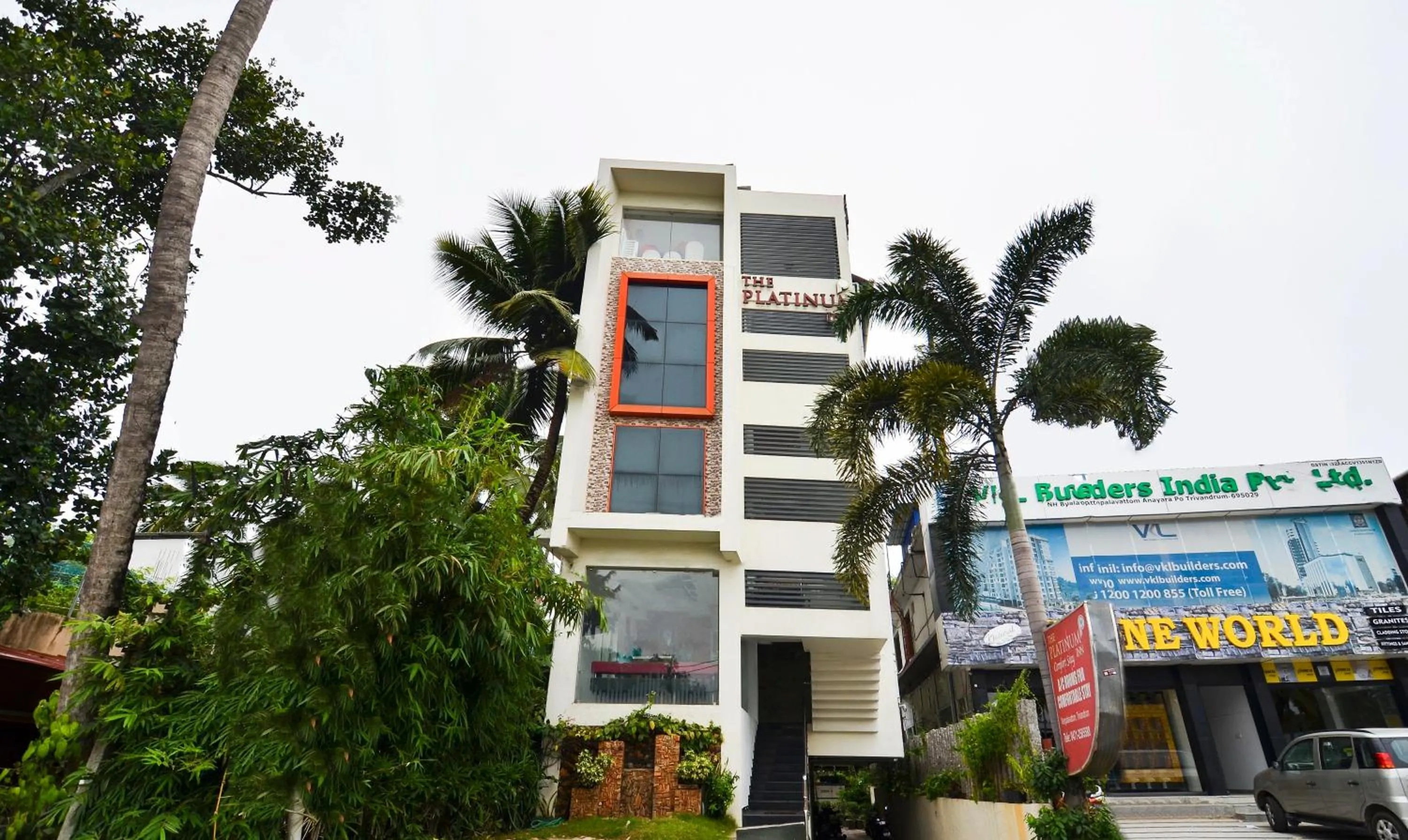 Property building in Itsy Hotels Platinum Inn