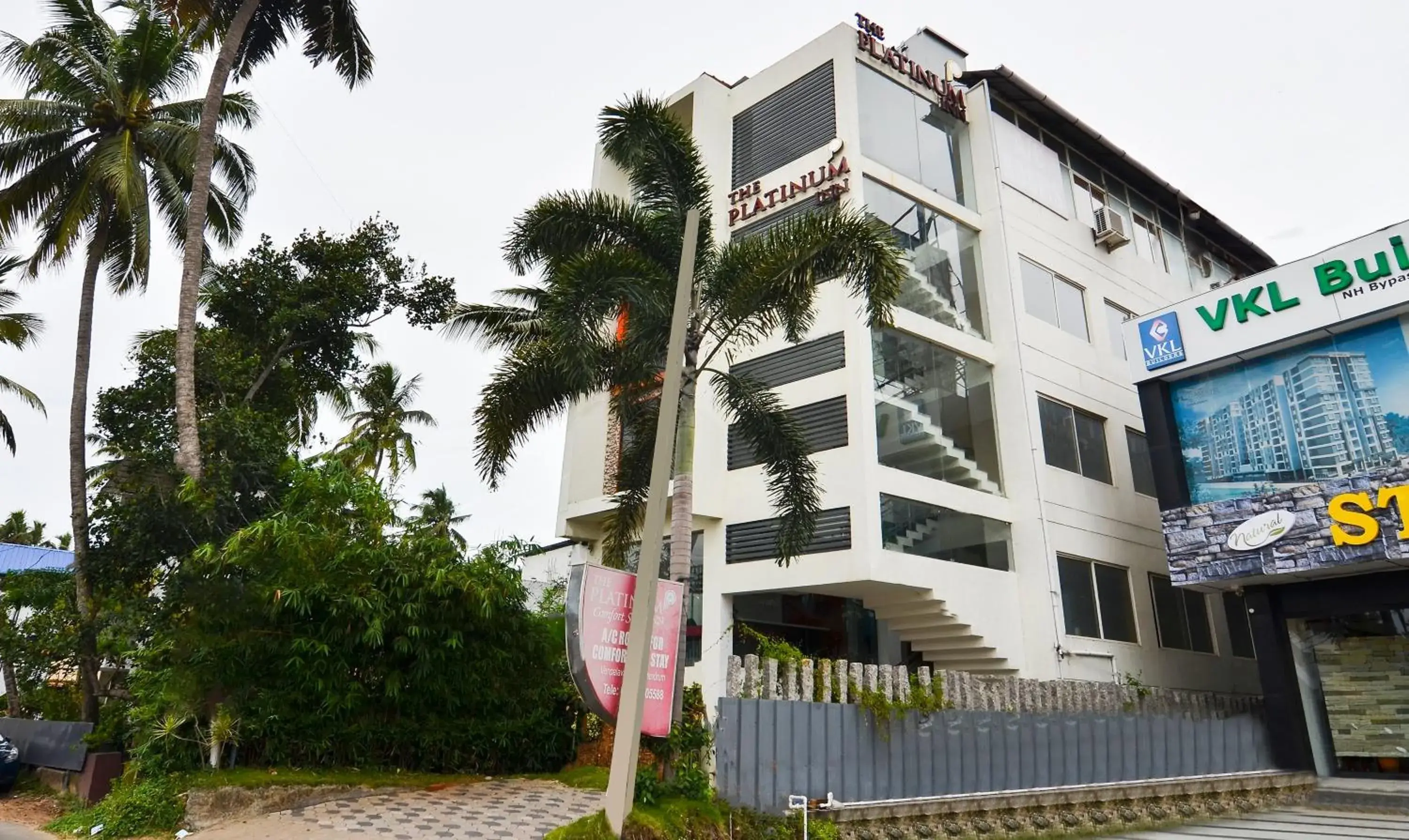 Property building in Itsy Hotels Platinum Inn Property building in Itsy Hotels Platinum Inn