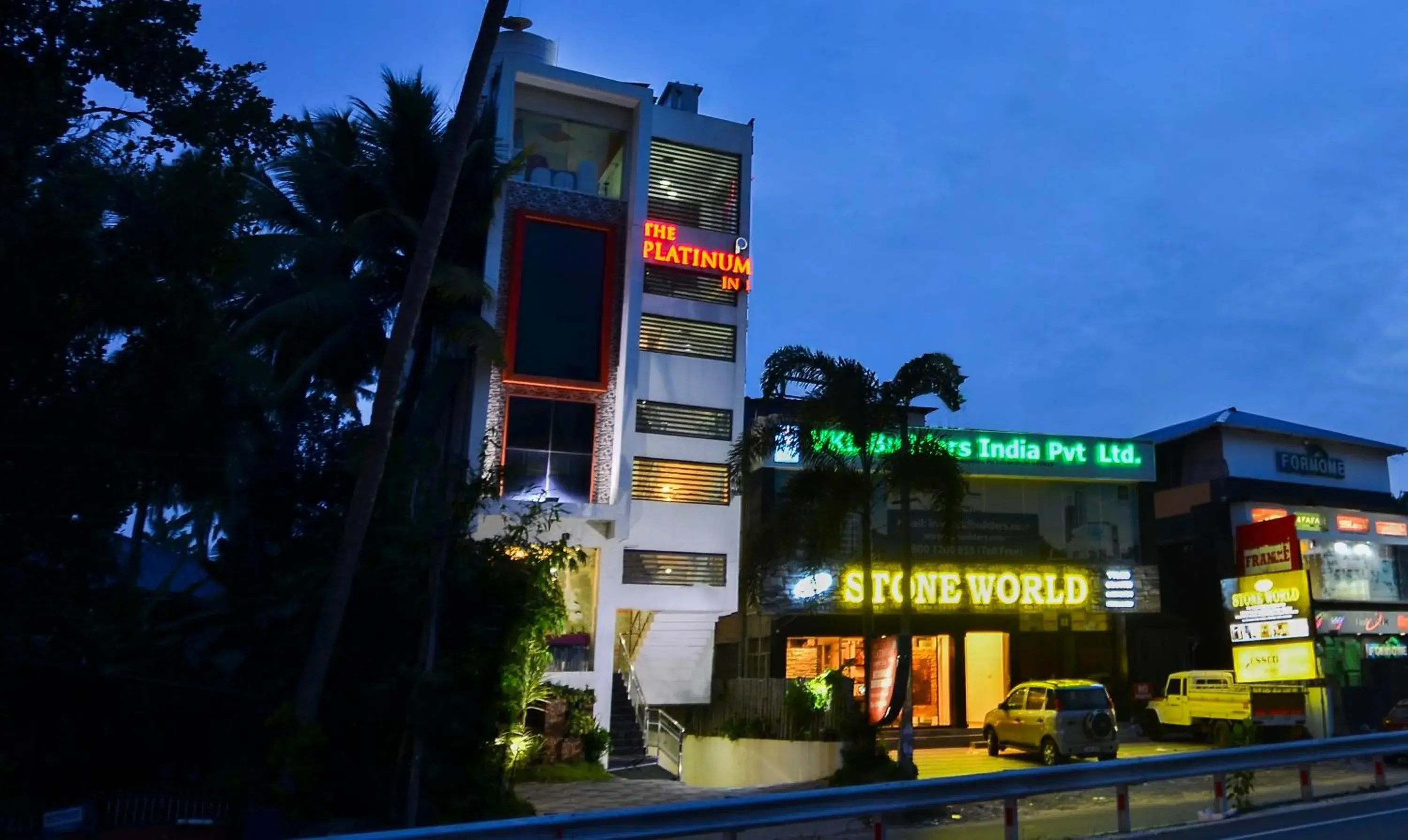 Property building in Itsy Hotels Platinum Inn Property building in Itsy Hotels Platinum Inn