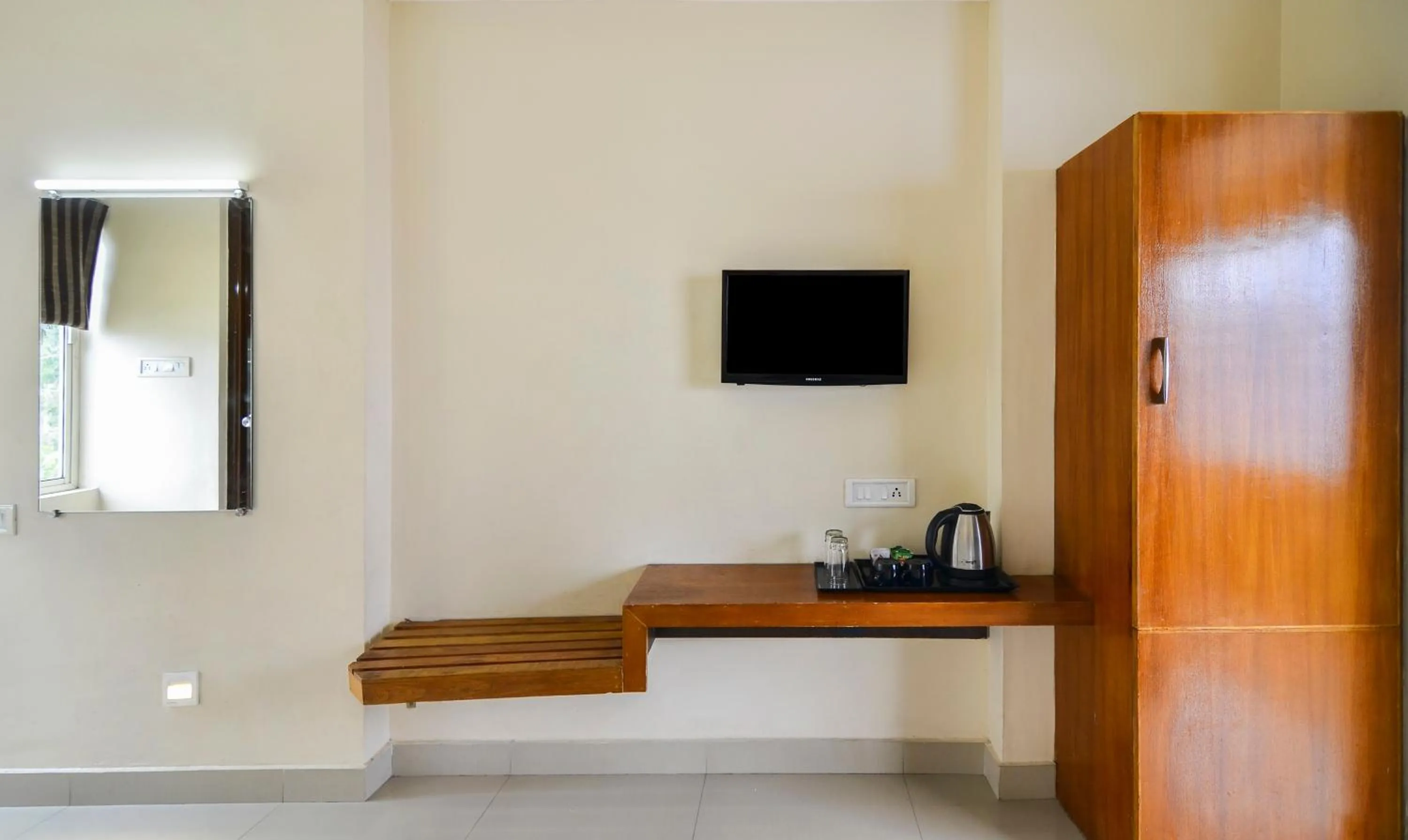 TV and multimedia in Itsy Hotels Platinum Inn