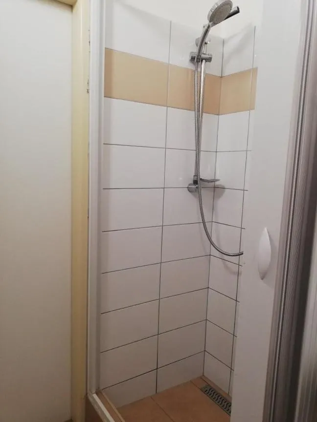 Shower in Ubytovňa Nobelova