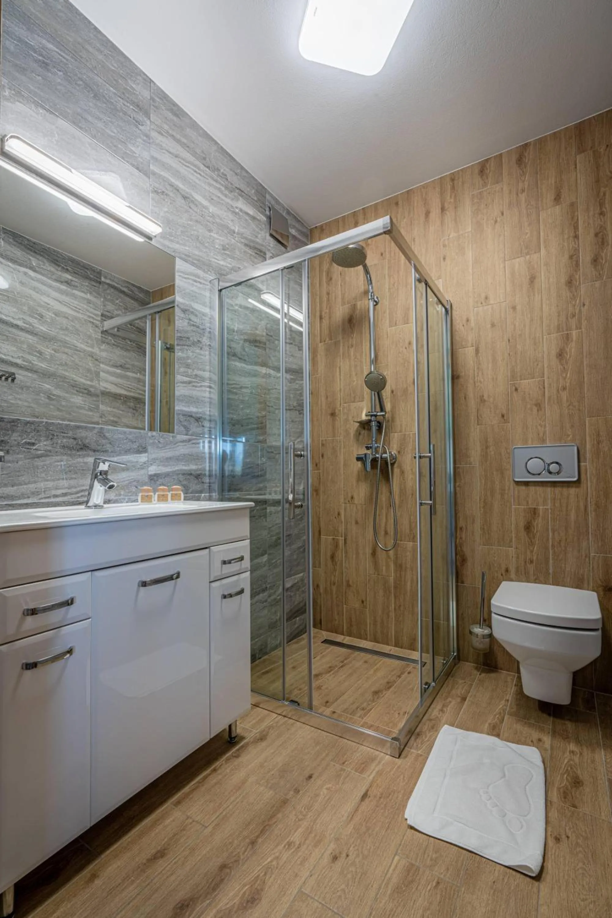 Shower in Rezydencja Markowy Dworek