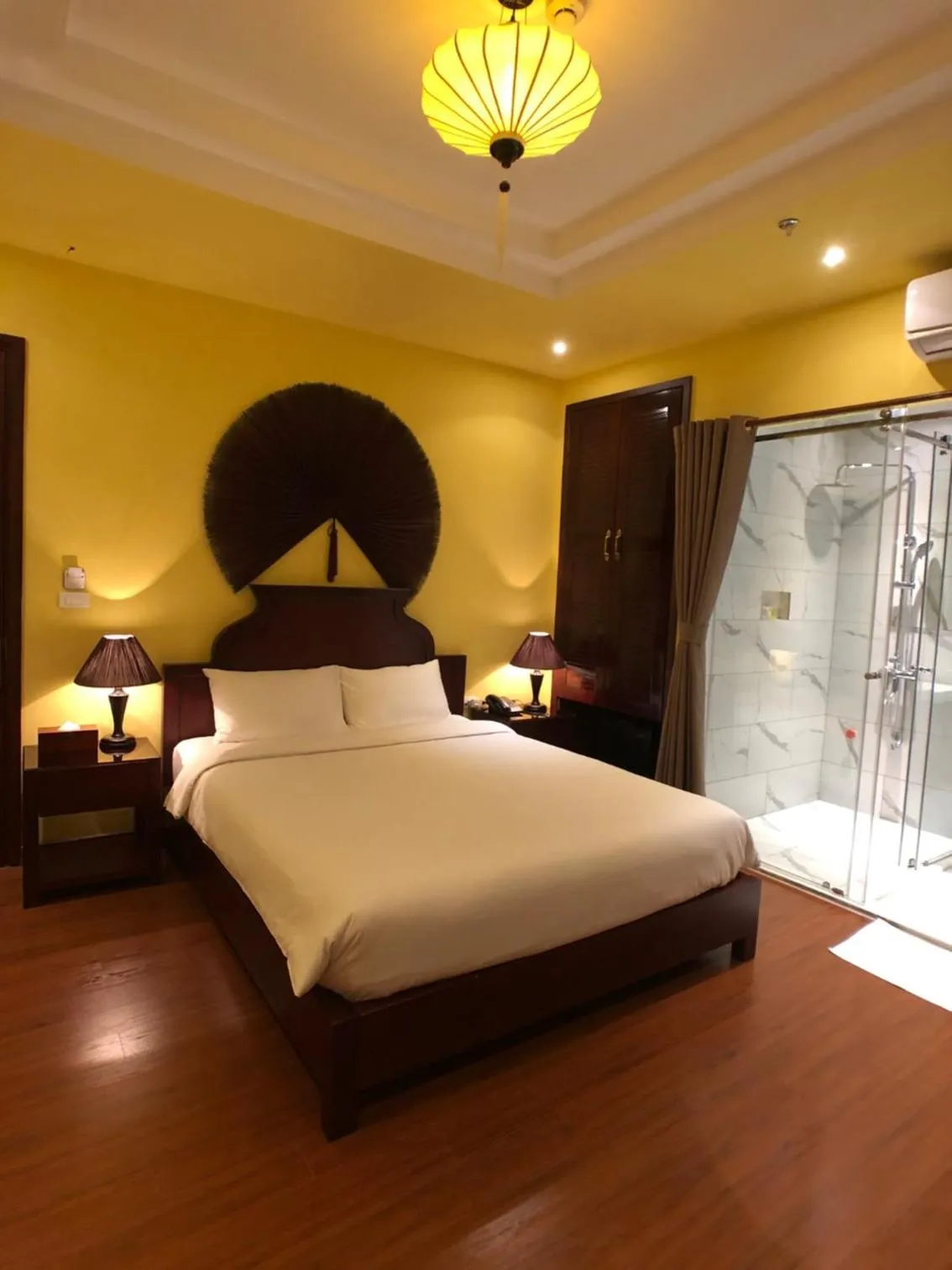 Bed in Le Grand Hanoi Hotel - The Oriental