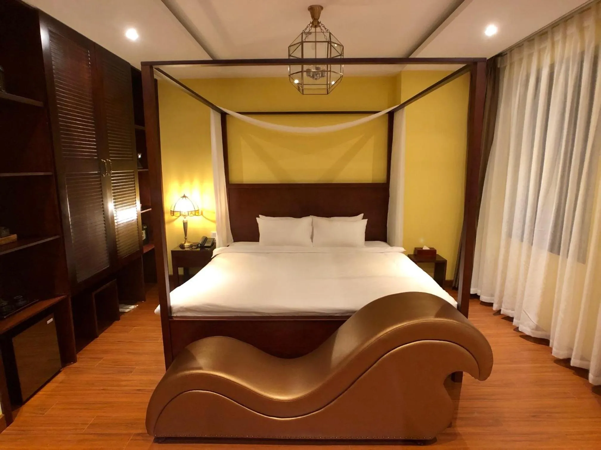 Bed in Le Grand Hanoi Hotel - The Oriental