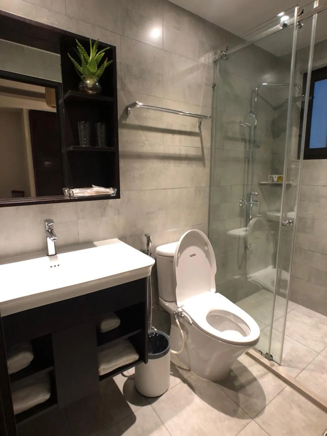 Bathroom in Le Grand Hanoi Hotel - The Oriental