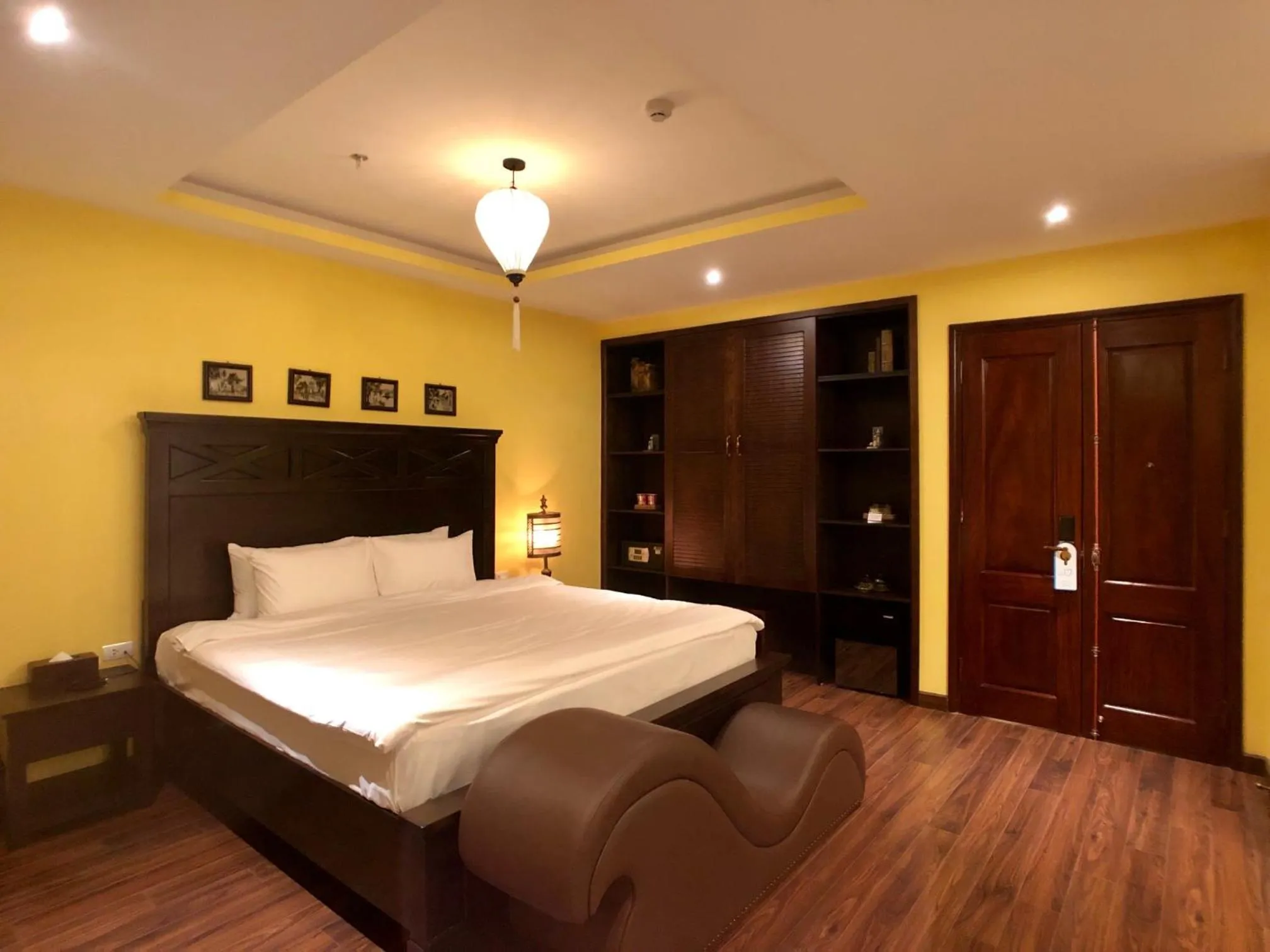Bed in Le Grand Hanoi Hotel - The Oriental