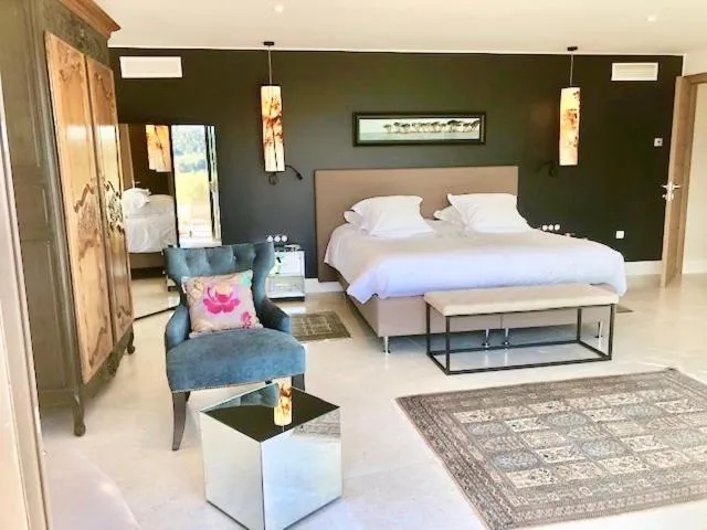 Bed in VILLA PADI La Cadière d'Azur
