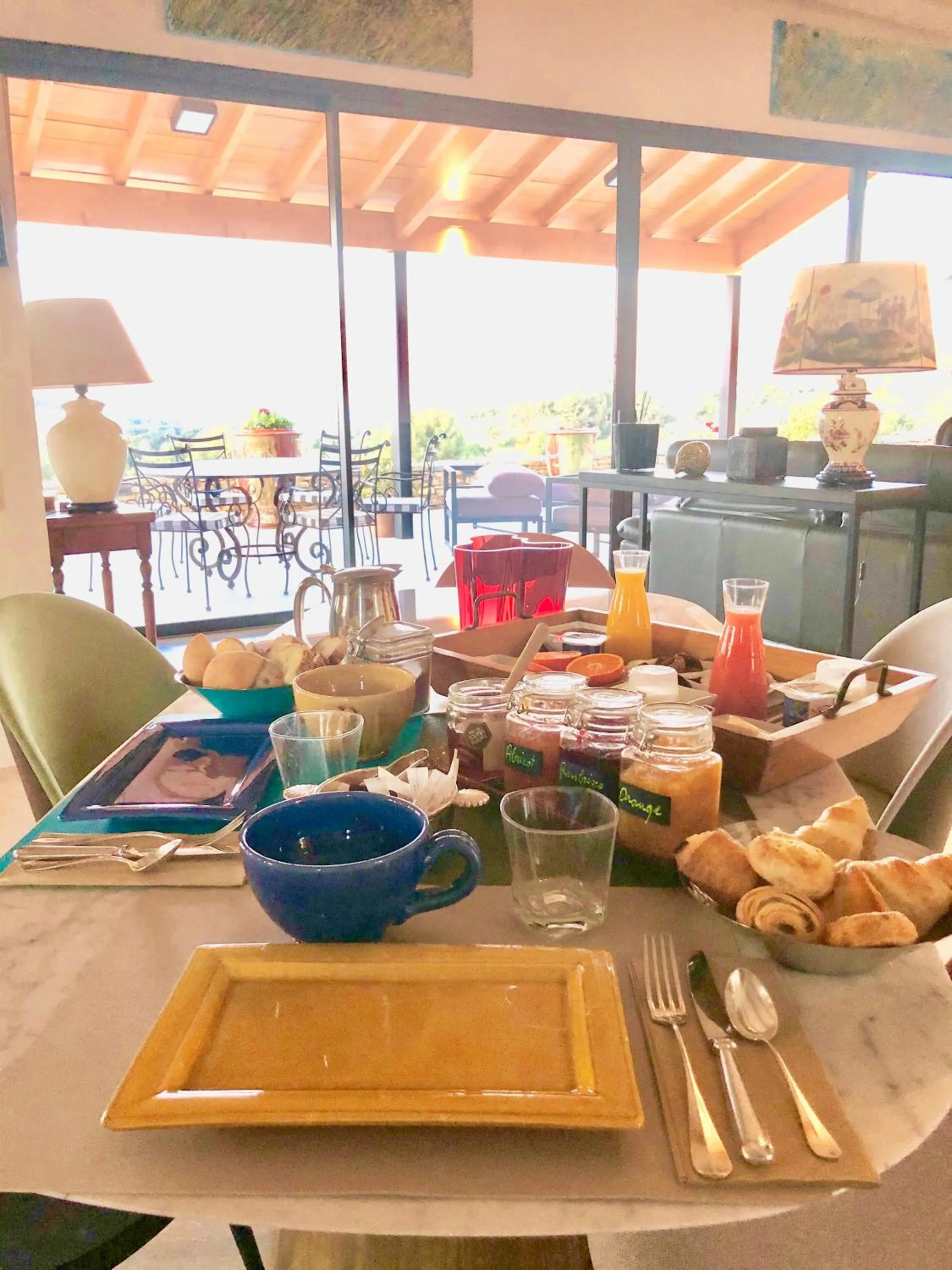 Breakfast in VILLA PADI La Cadière d'Azur