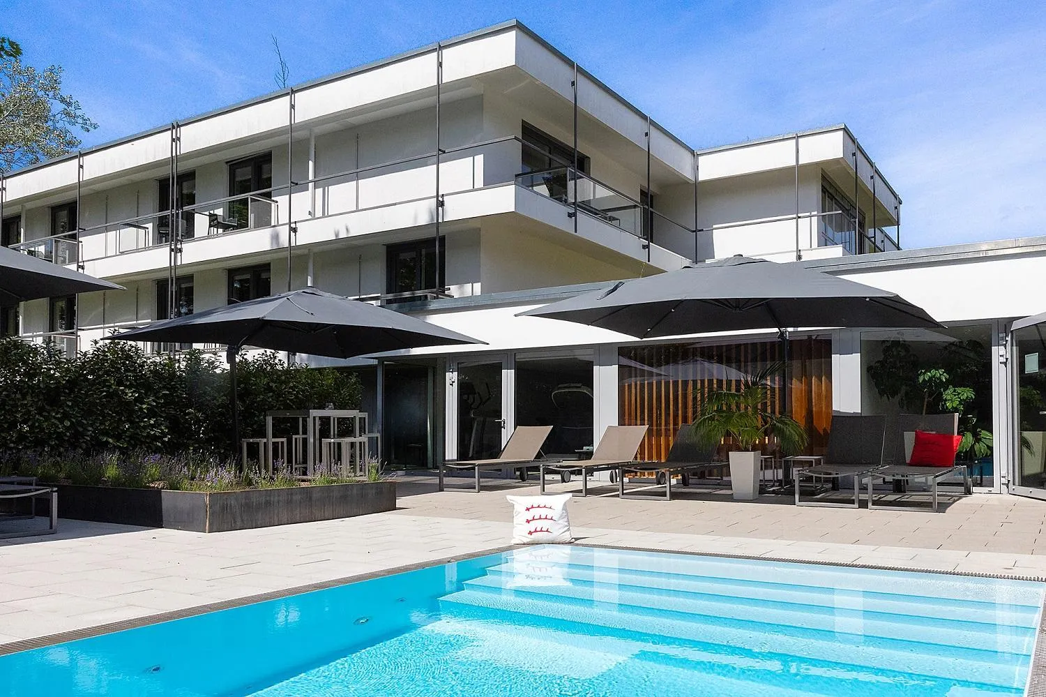 Swimming pool in Schlosshotel Monrepos