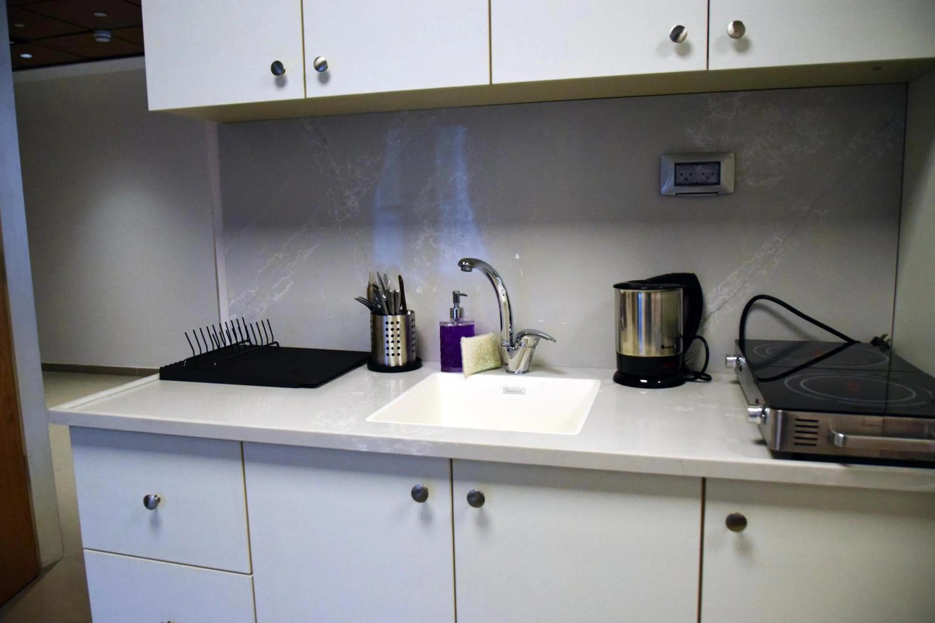Coffee/tea facilities in Amwaj Apartments