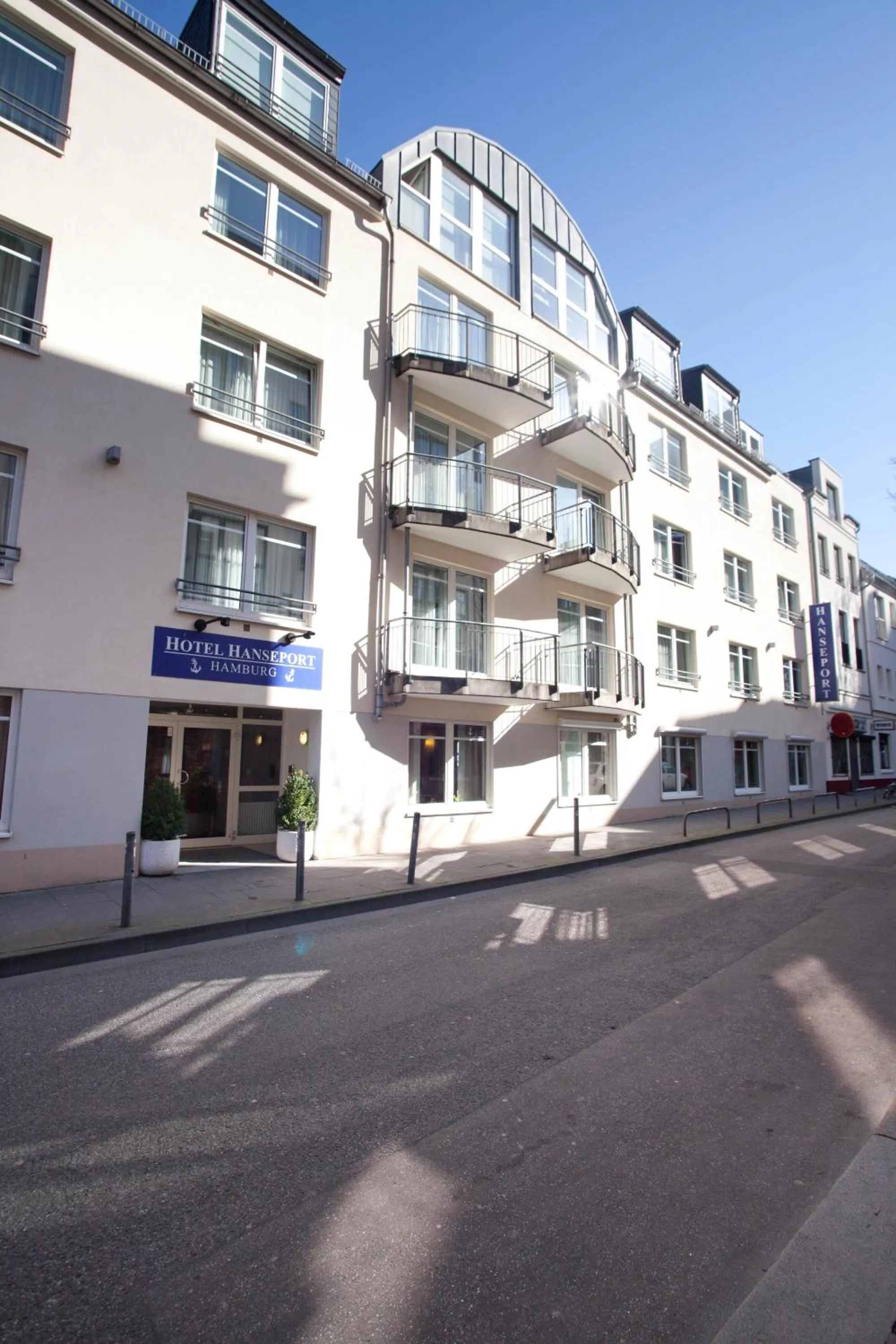 Property building in Hotel Hanseport Hamburg