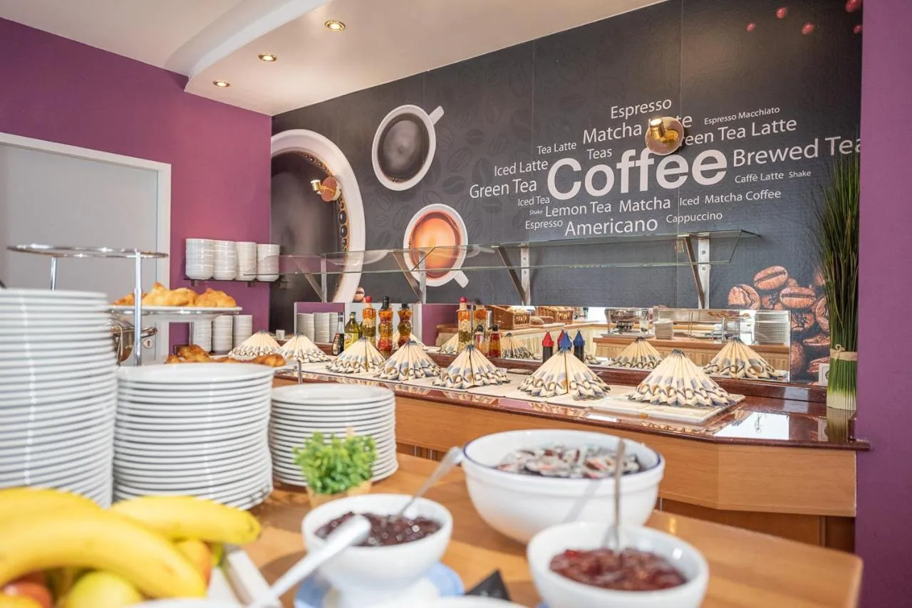 Buffet breakfast in Hotel Hanseport Hamburg