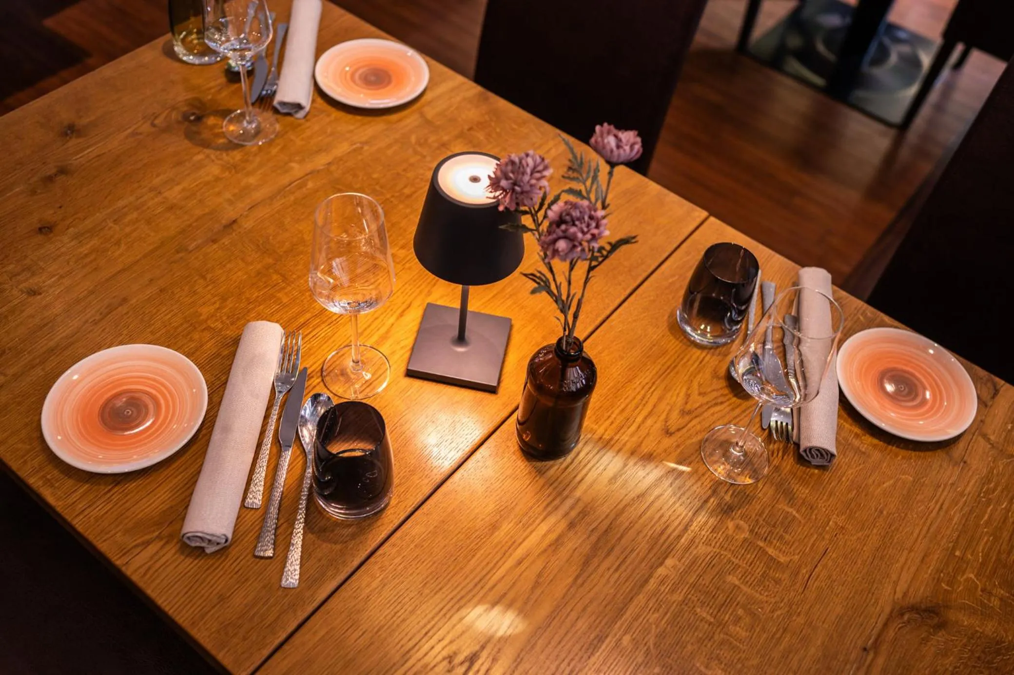 Restaurant/places to eat in PhiLeRo Hotel Köln