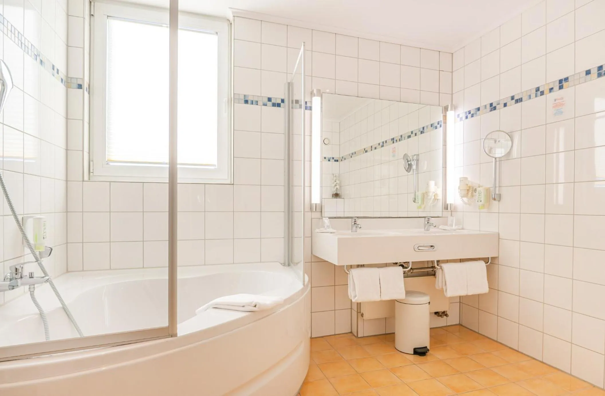 Photo of the whole room in PhiLeRo Hotel Köln