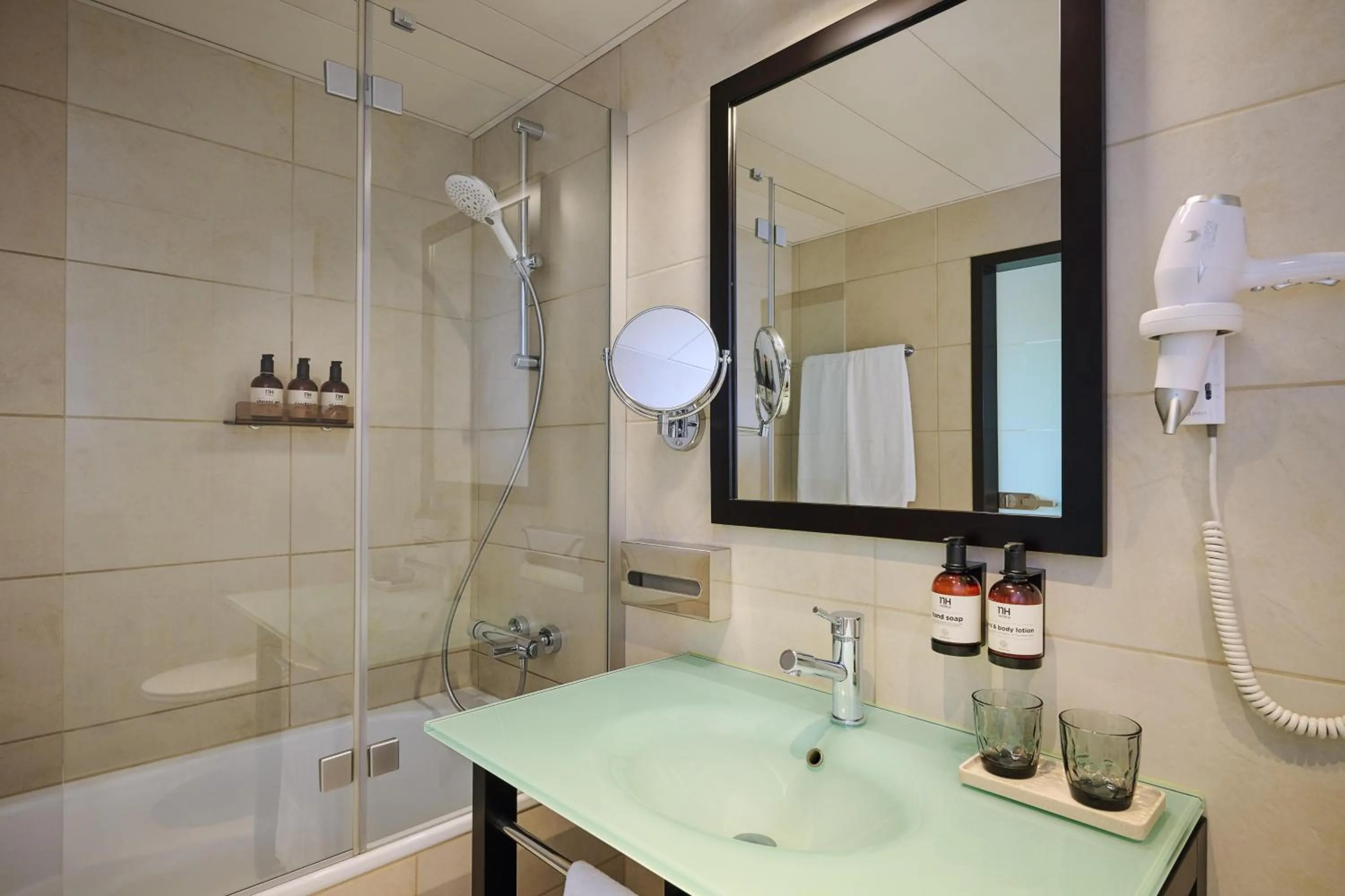 Bathroom in NH Düsseldorf Königsallee