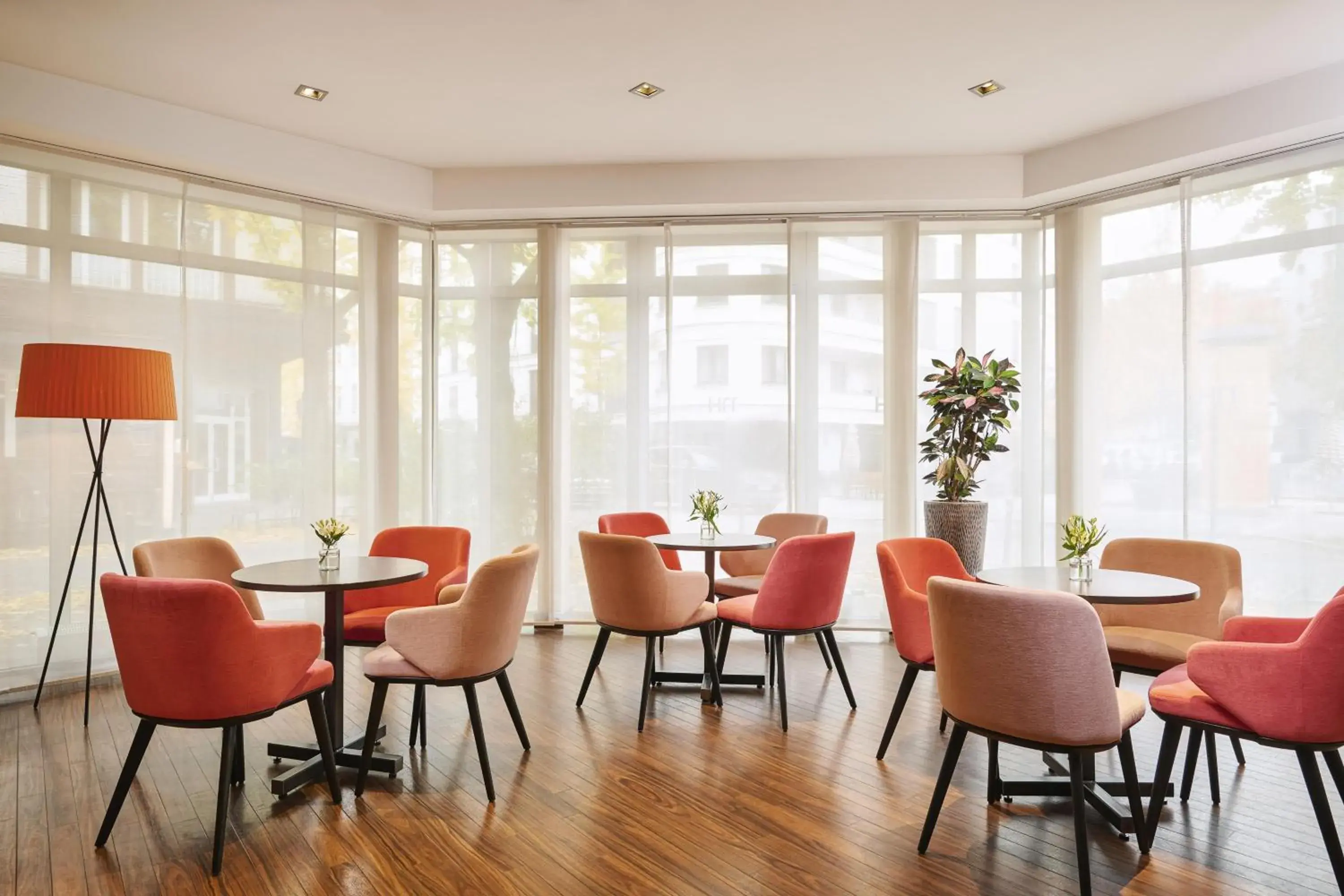 Lobby or reception in NH Düsseldorf Königsallee Lobby or reception in NH Düsseldorf Königsallee