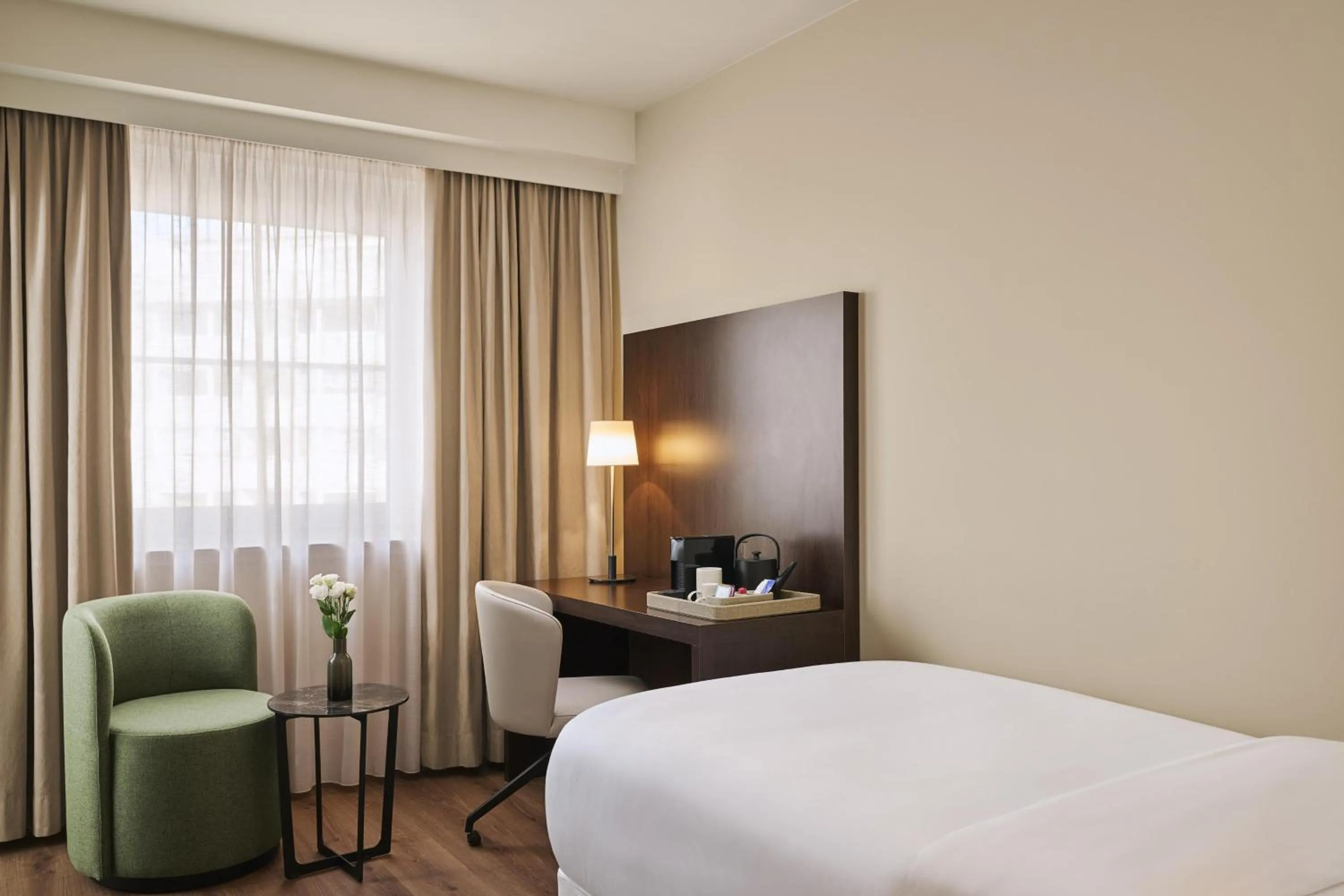 Bedroom, Bed in NH Düsseldorf Königsallee