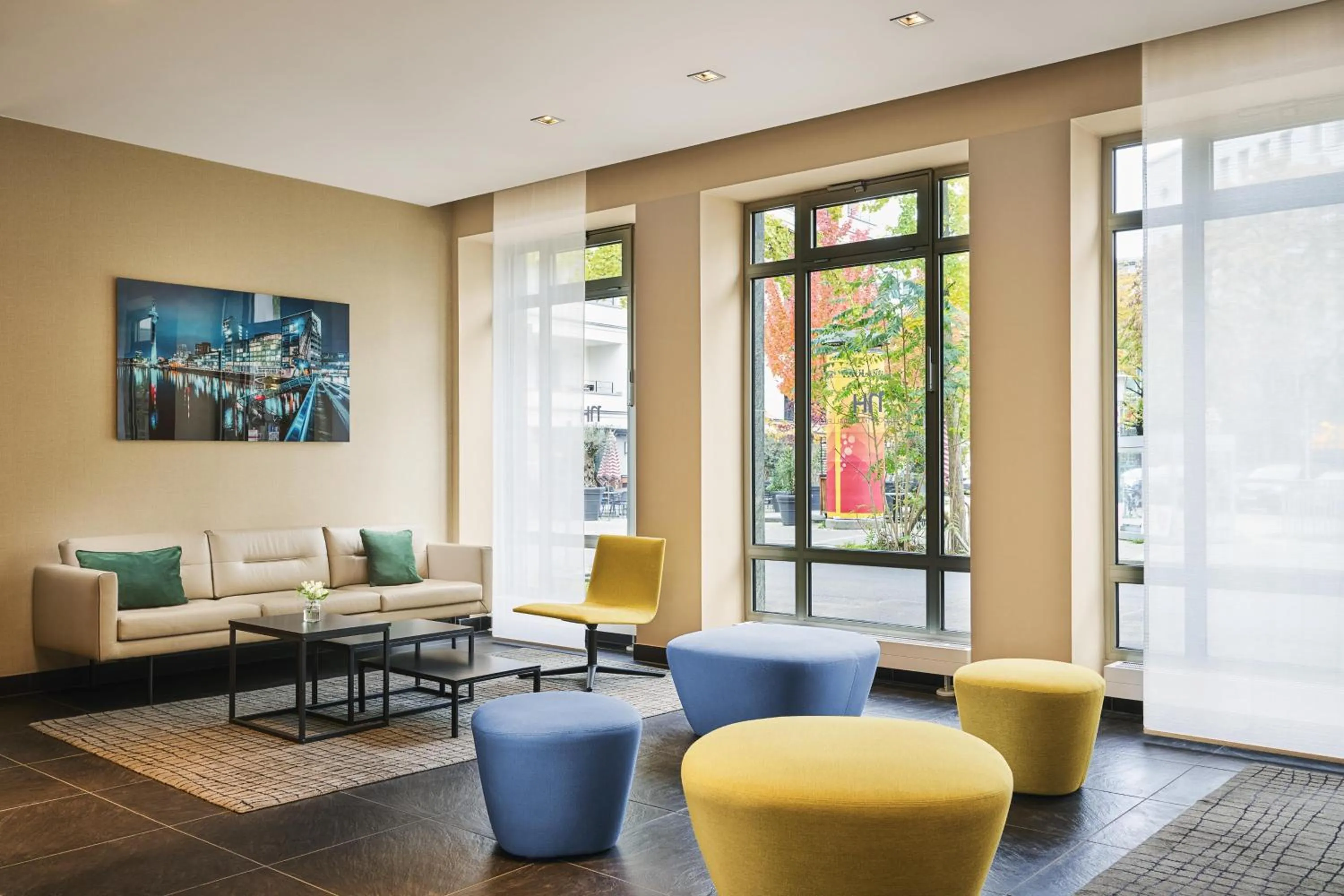 Lobby or reception in NH Düsseldorf Königsallee