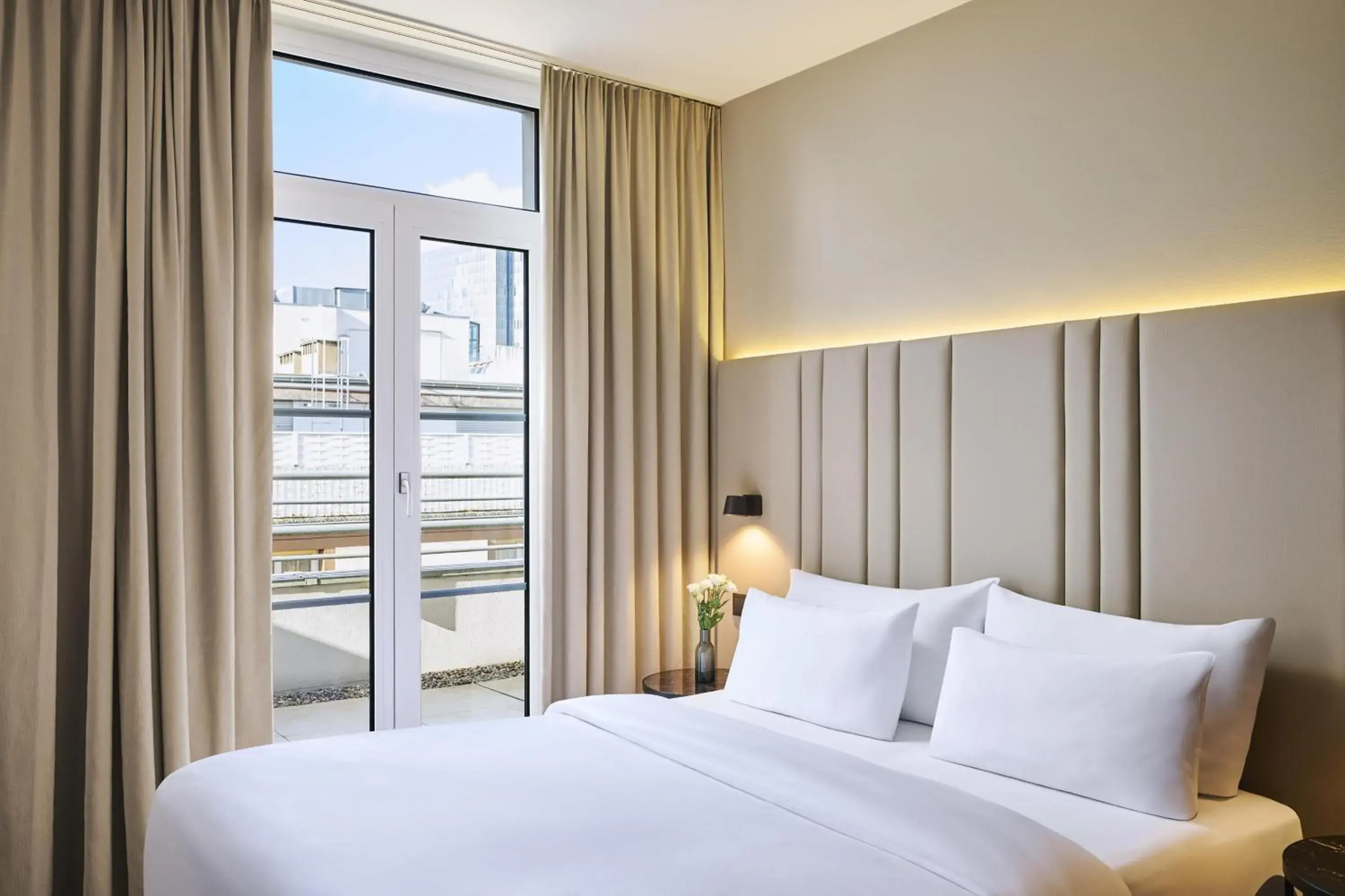 Bedroom, Bed in NH Düsseldorf Königsallee Bedroom, Bed in NH Düsseldorf Königsallee