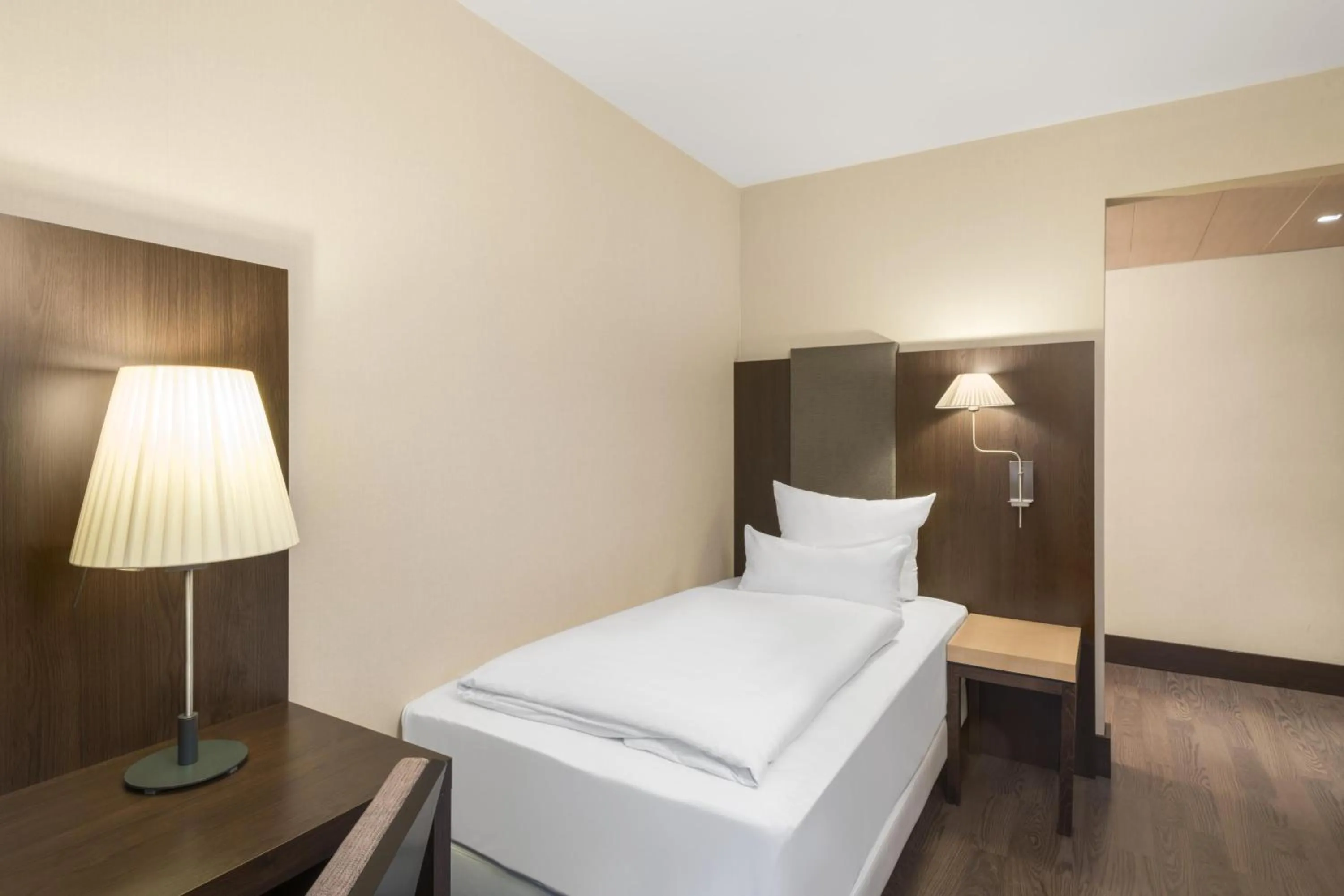 Bedroom, Bed in NH Düsseldorf Königsallee