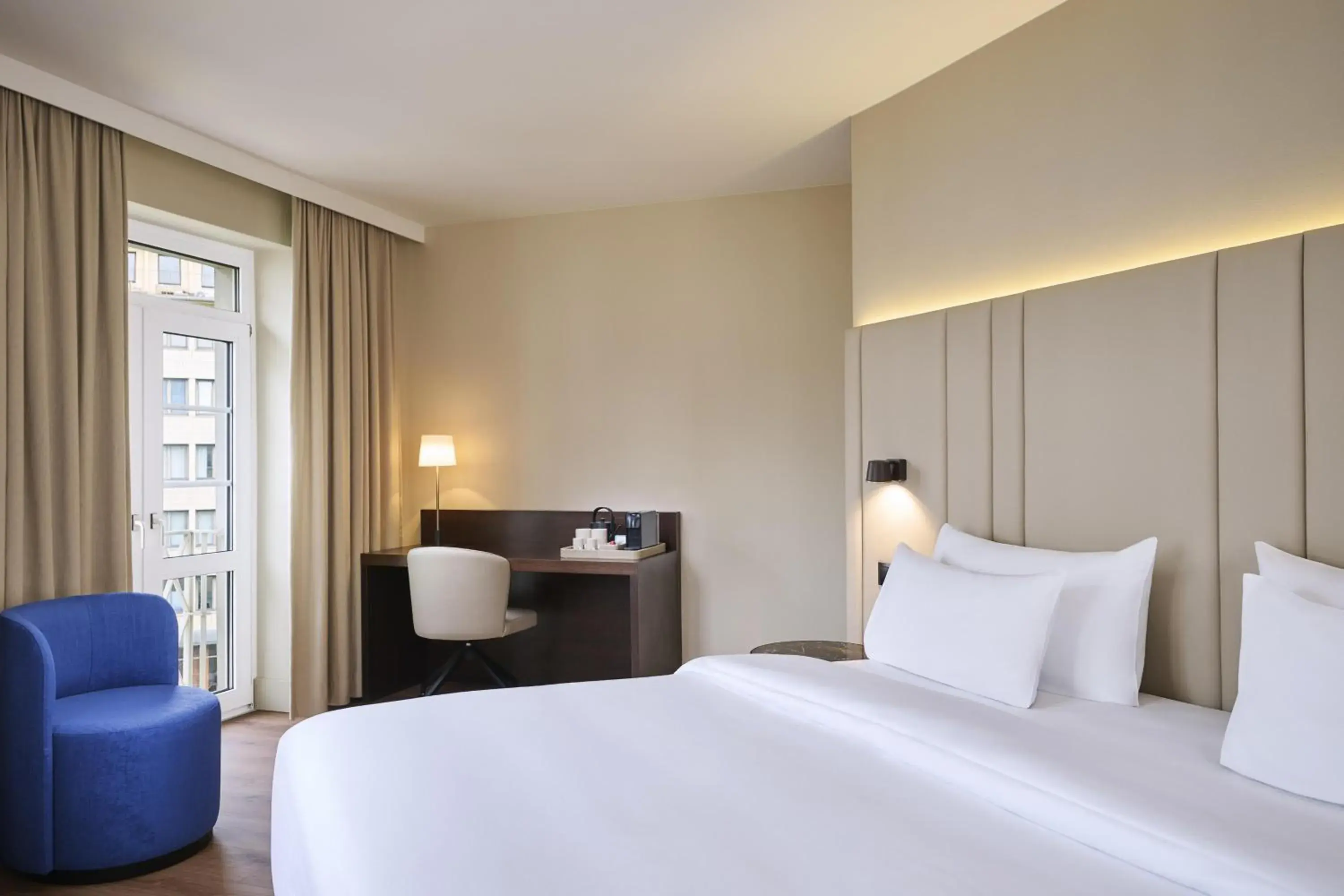 Bedroom, Bed in NH Düsseldorf Königsallee Bedroom, Bed in NH Düsseldorf Königsallee