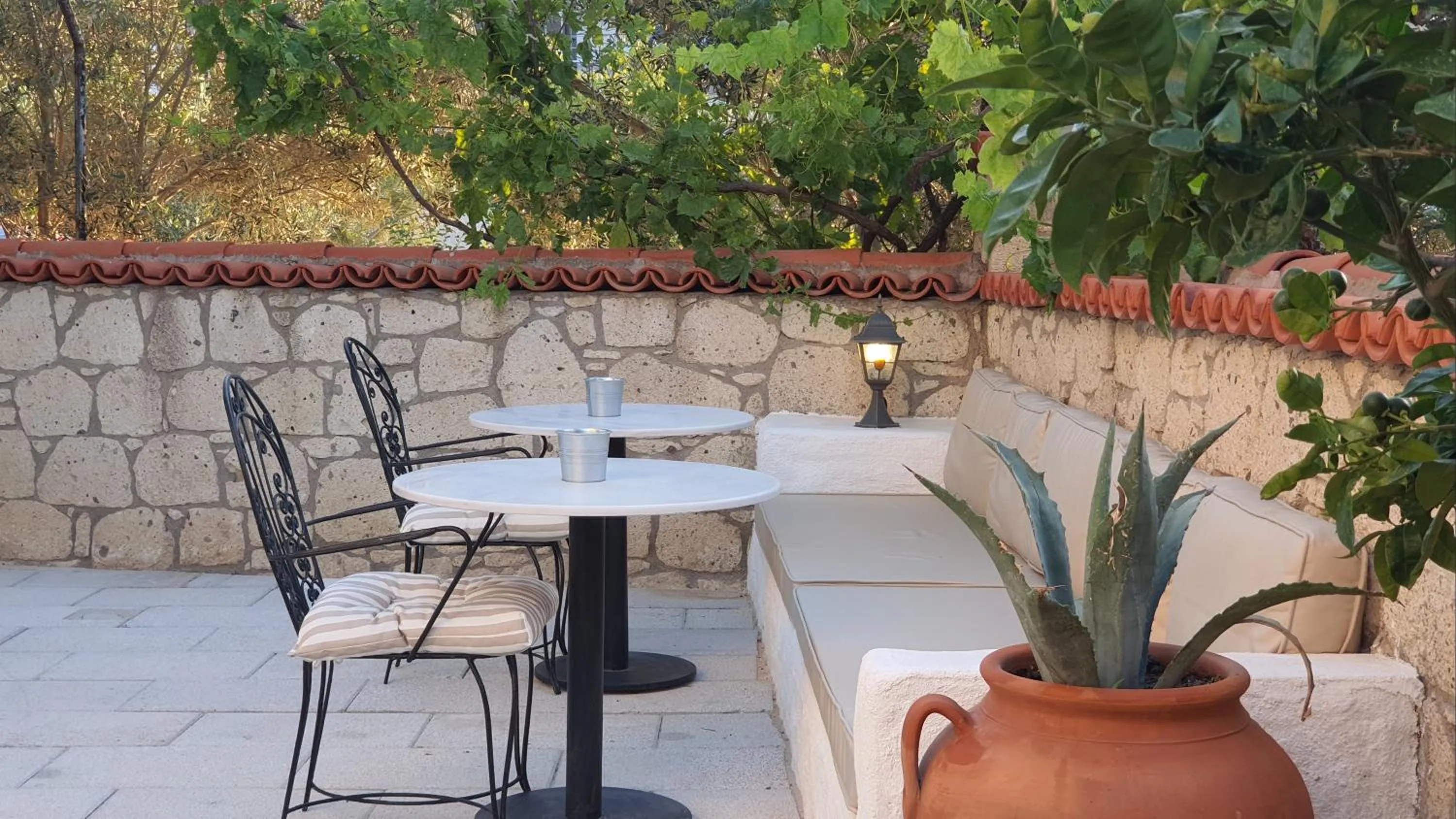 Garden in Adelfia Hotel