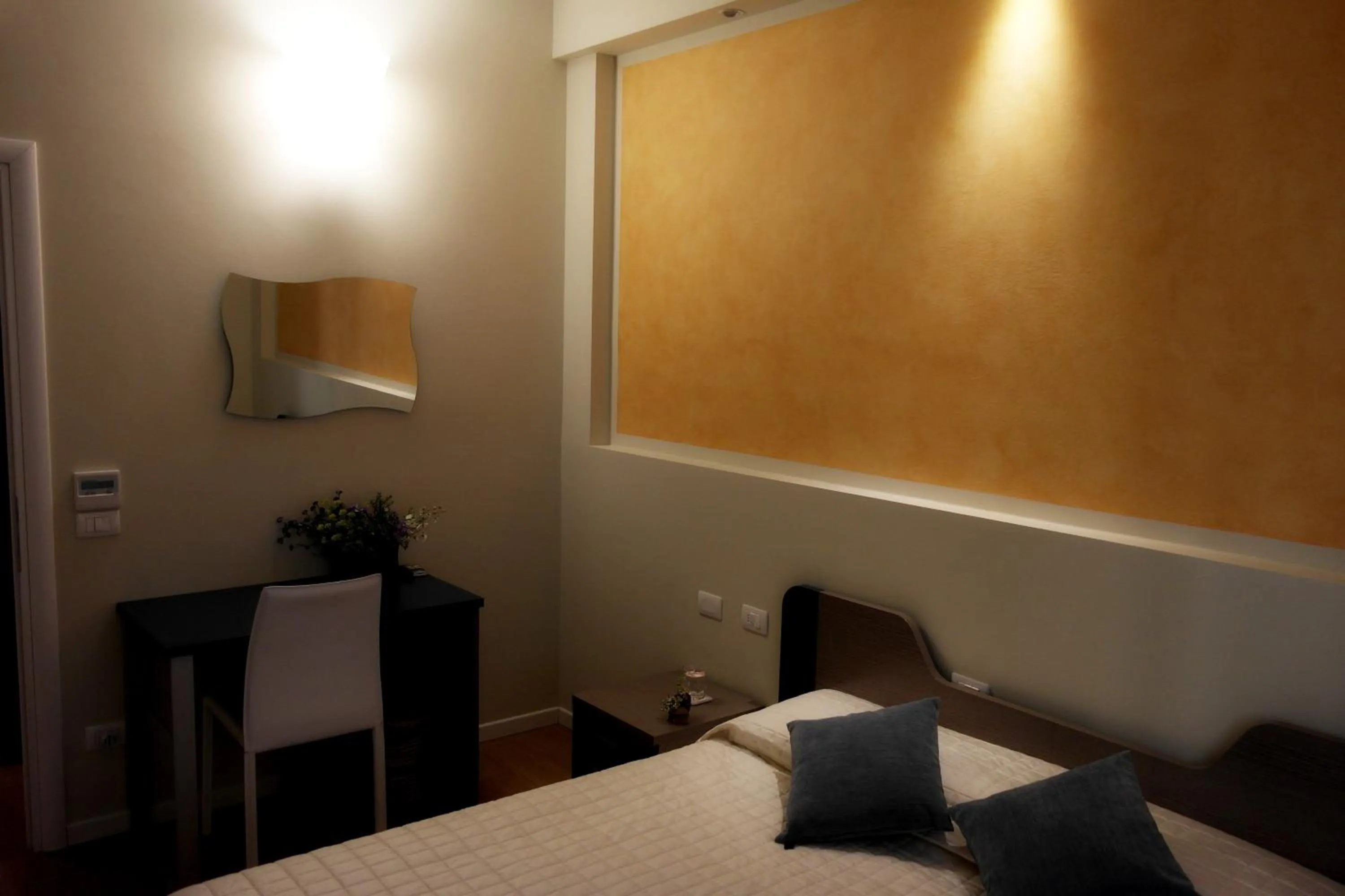 Seating area, Bed in By Fralillo